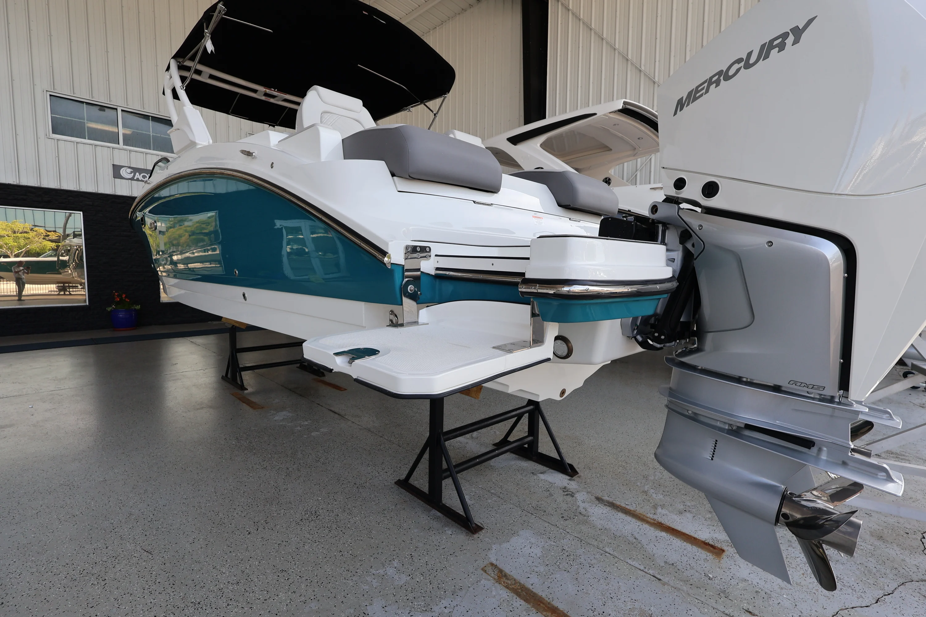 2026 Sea Ray SDX 290 Outboard Image Thumbnail #12