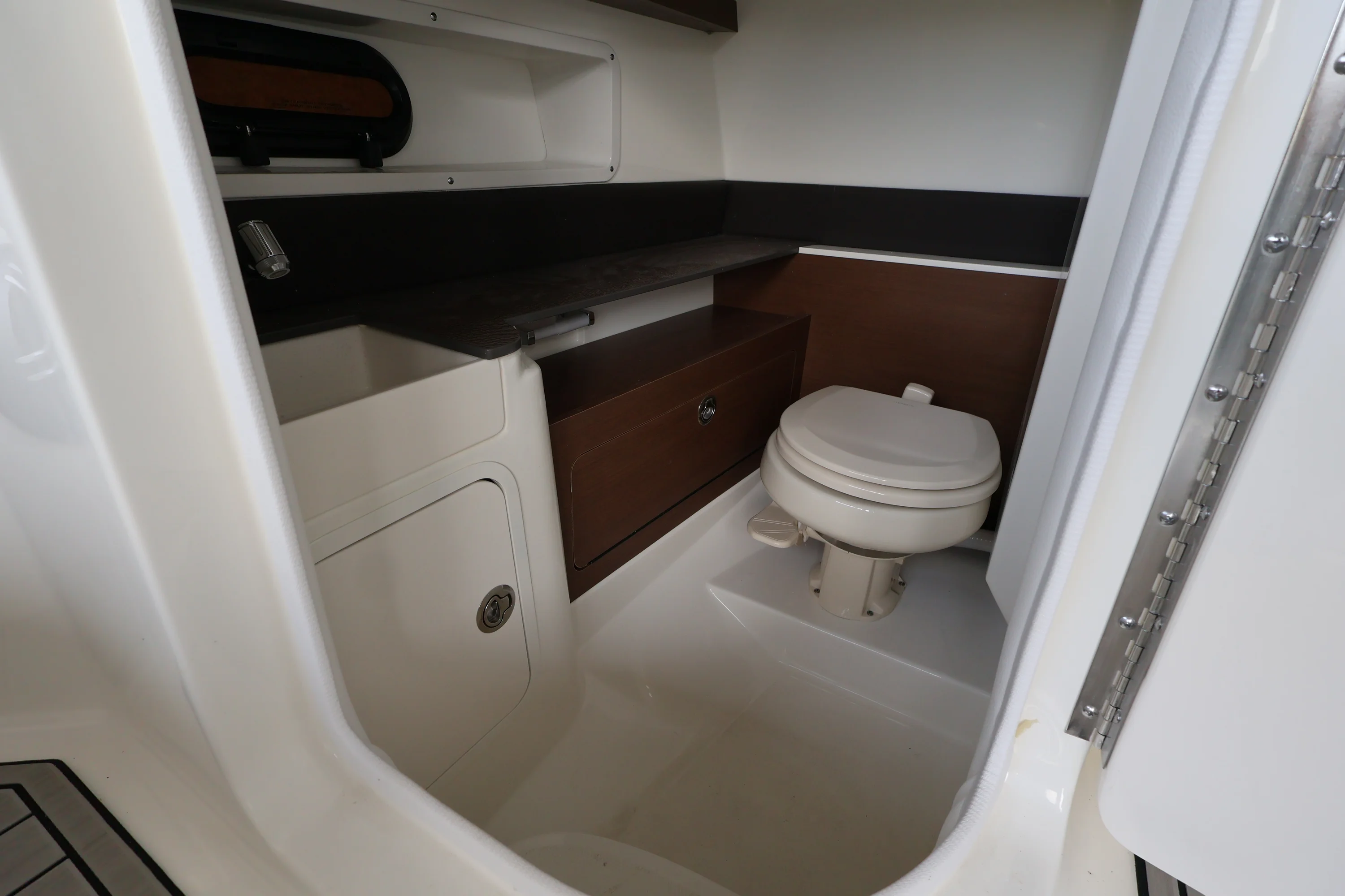 2026 Sea Ray SDX 290 Outboard Image Thumbnail #30
