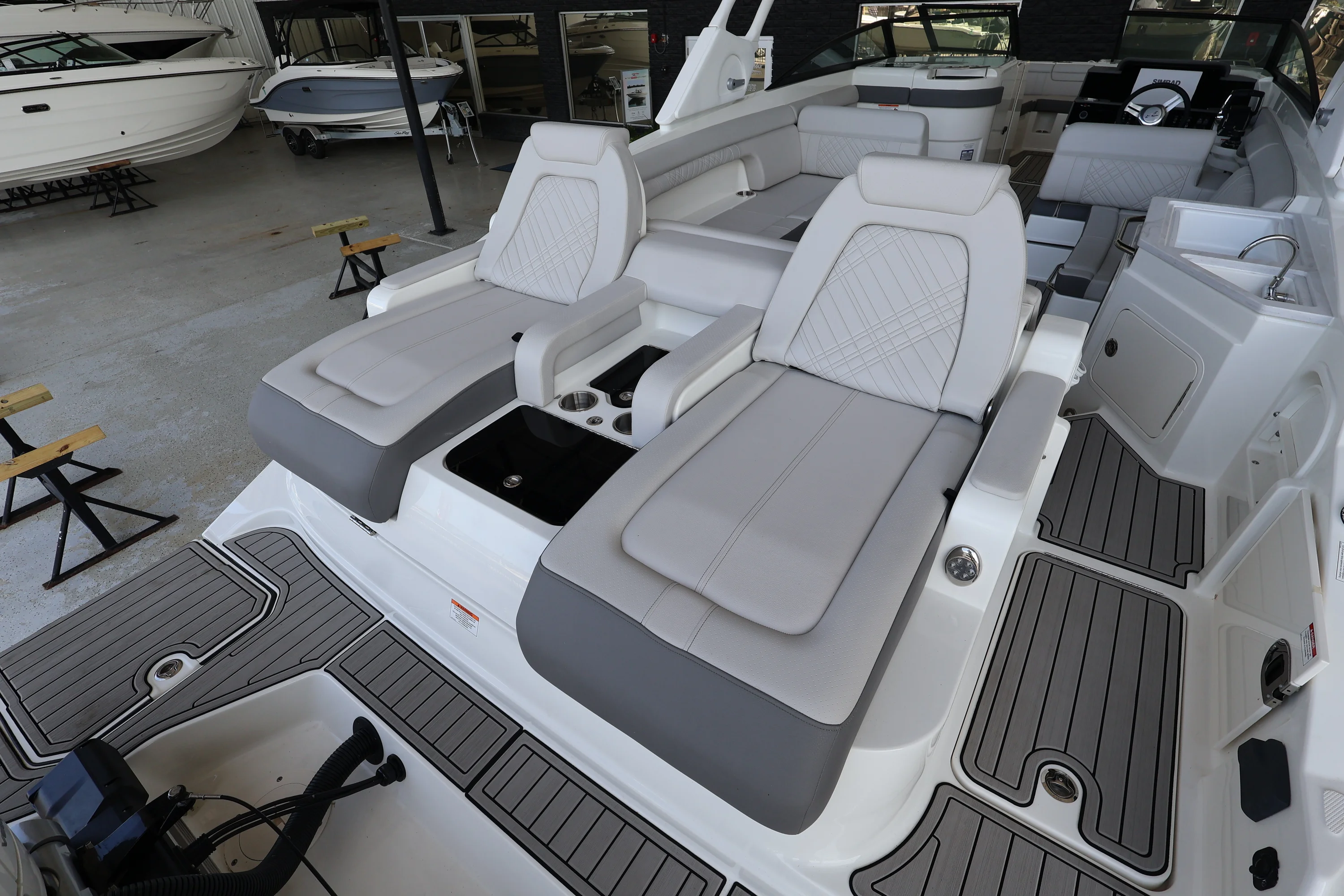 2026 Sea Ray SDX 290 Outboard Image Thumbnail #11