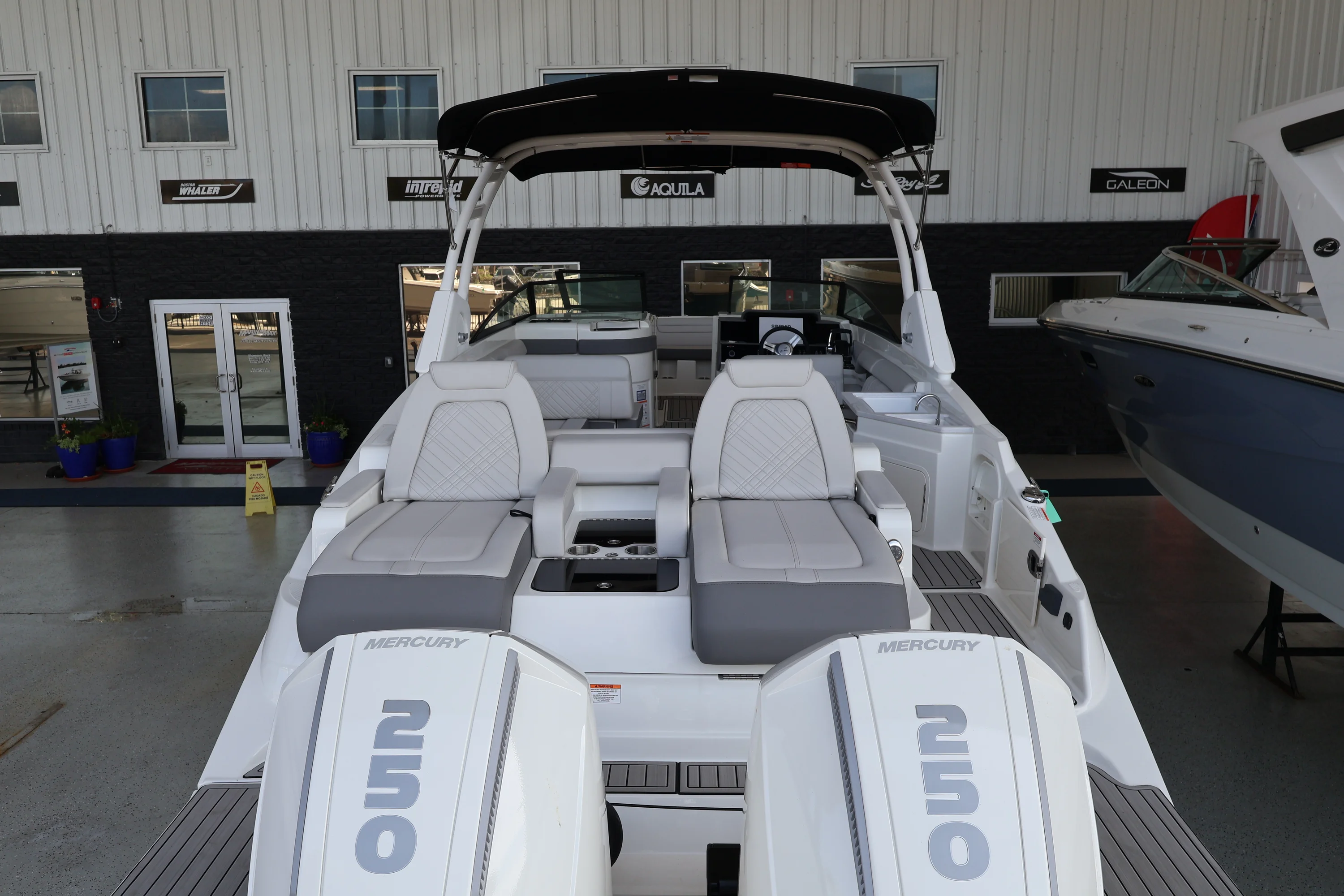 2026 Sea Ray SDX 290 Outboard Image Thumbnail #9
