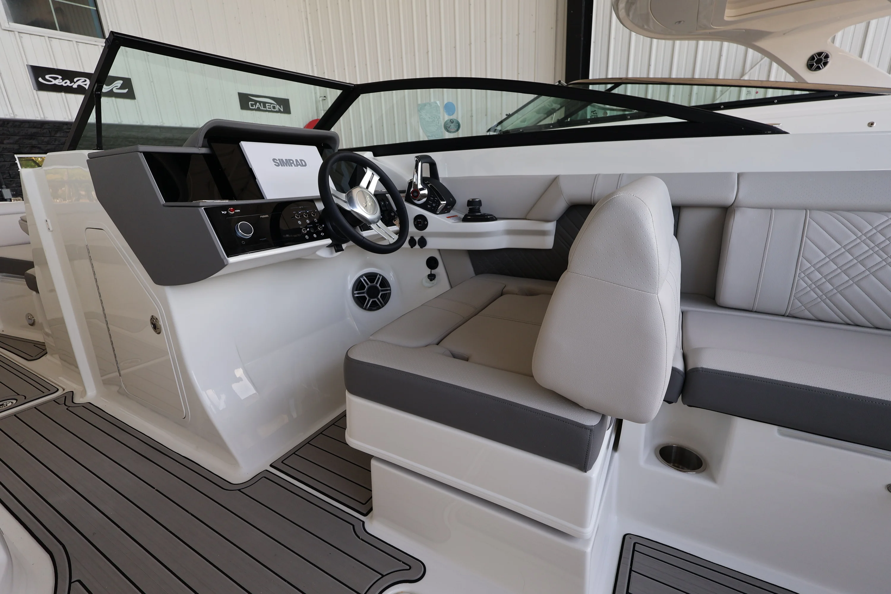2026 Sea Ray SDX 290 Outboard Image Thumbnail #23