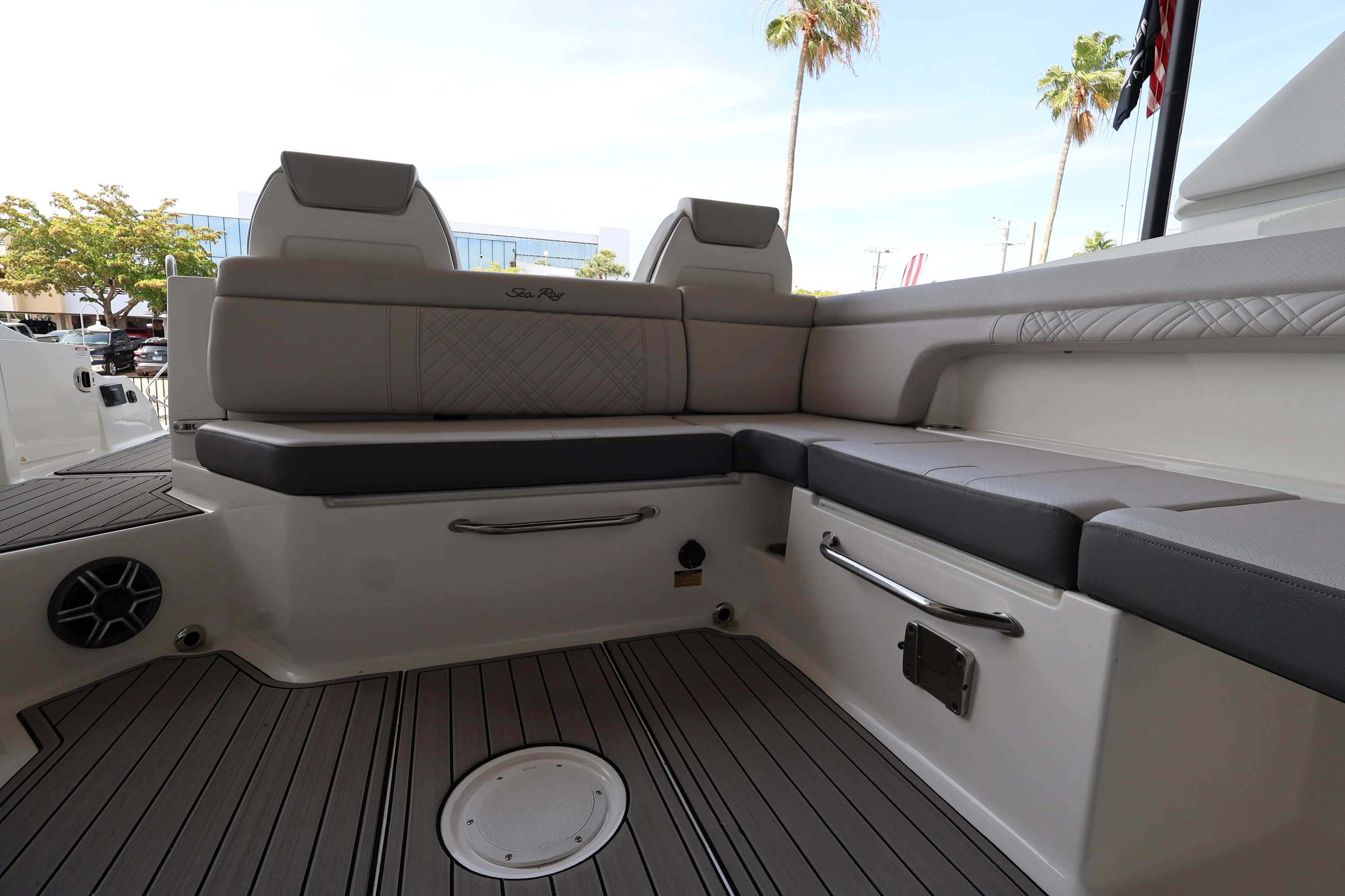 2026 Sea Ray SDX 290 Outboard Image Thumbnail #16