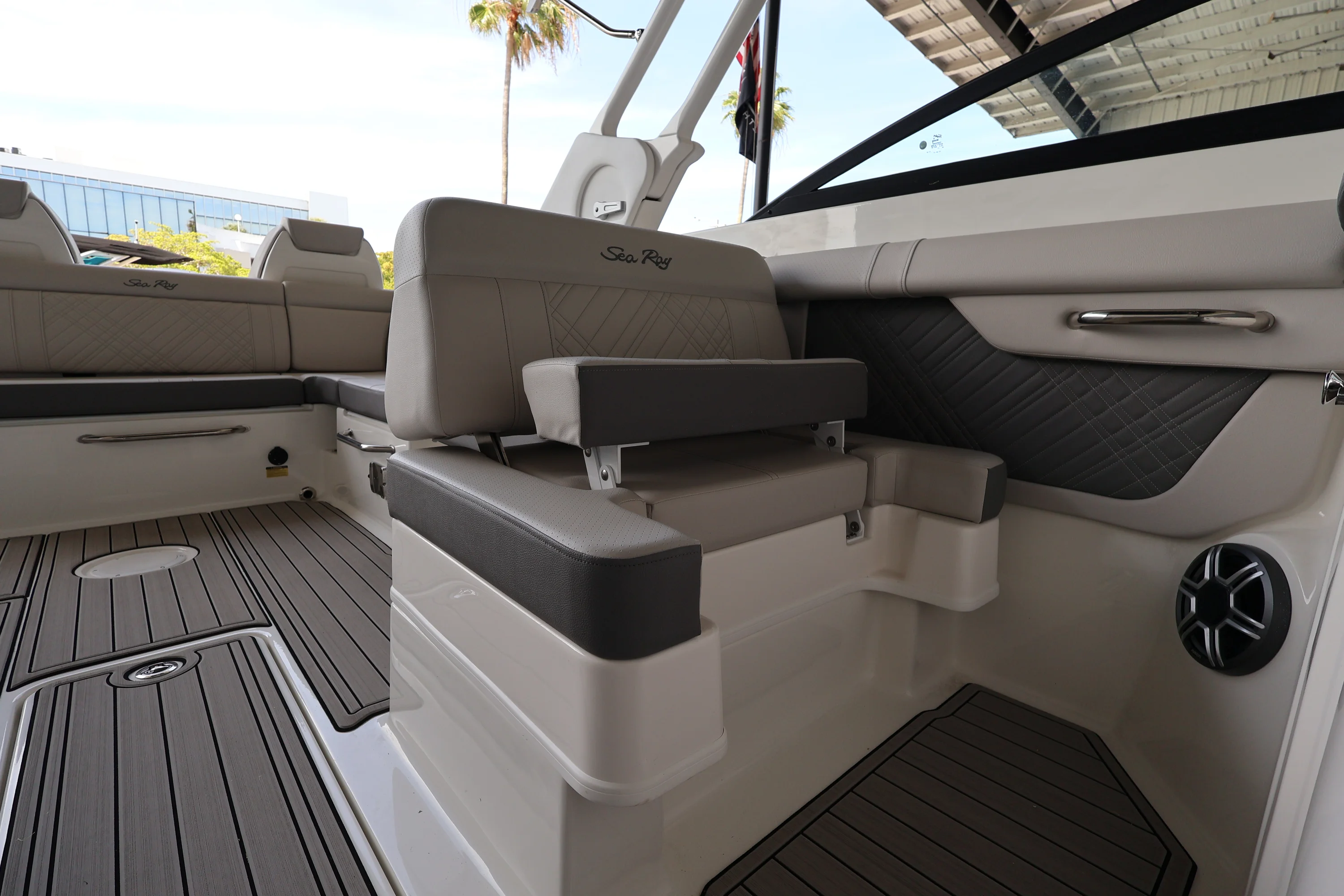 2026 Sea Ray SDX 290 Outboard Image Thumbnail #22