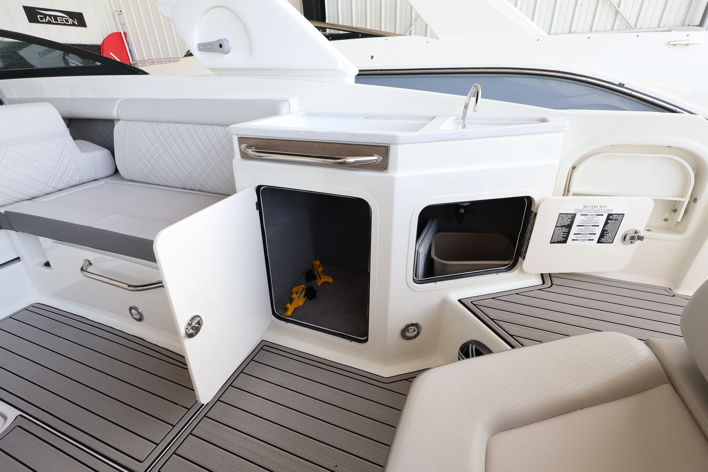 2026 Sea Ray SDX 290 Outboard Image Thumbnail #18