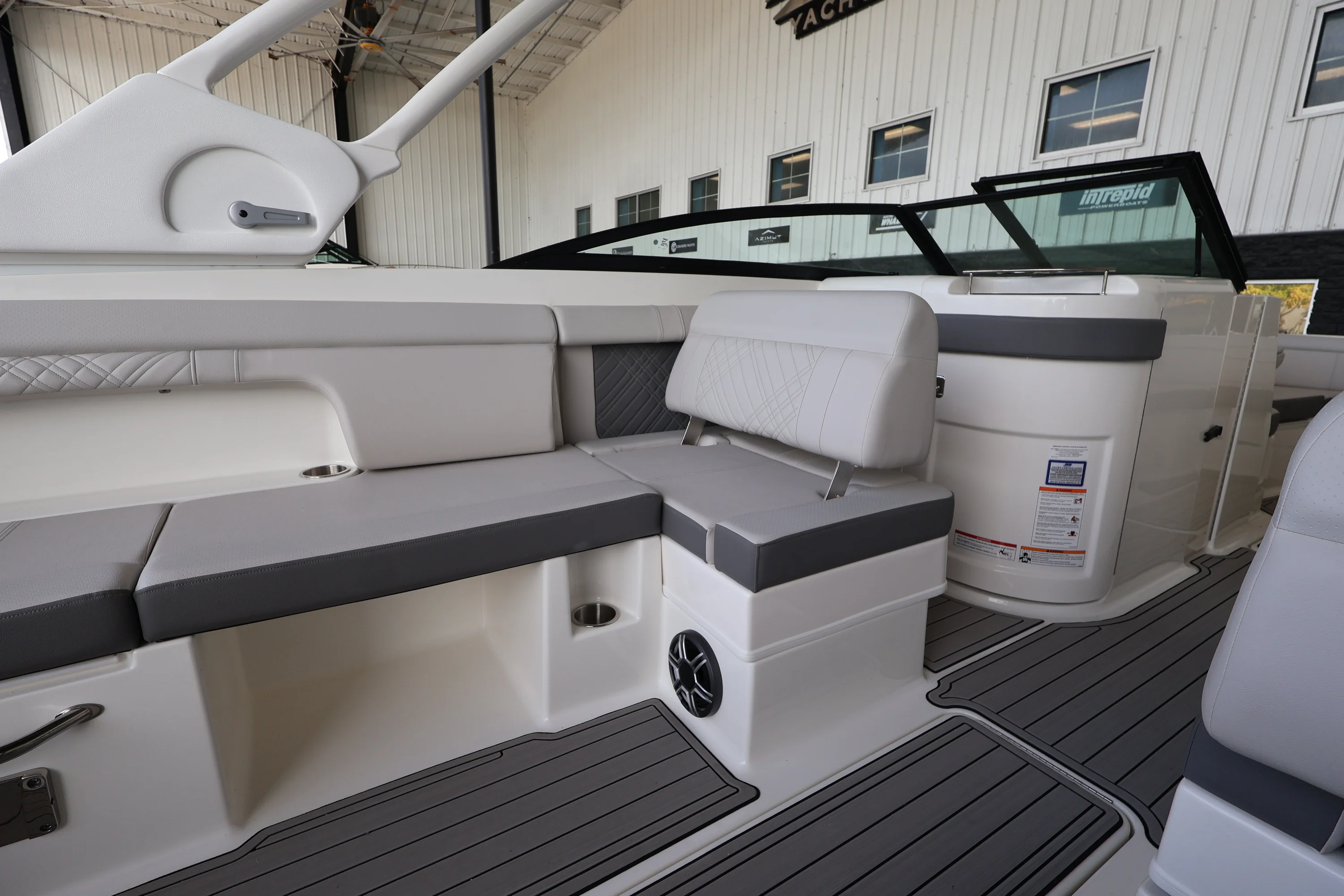 2026 Sea Ray SDX 290 Outboard Image Thumbnail #21