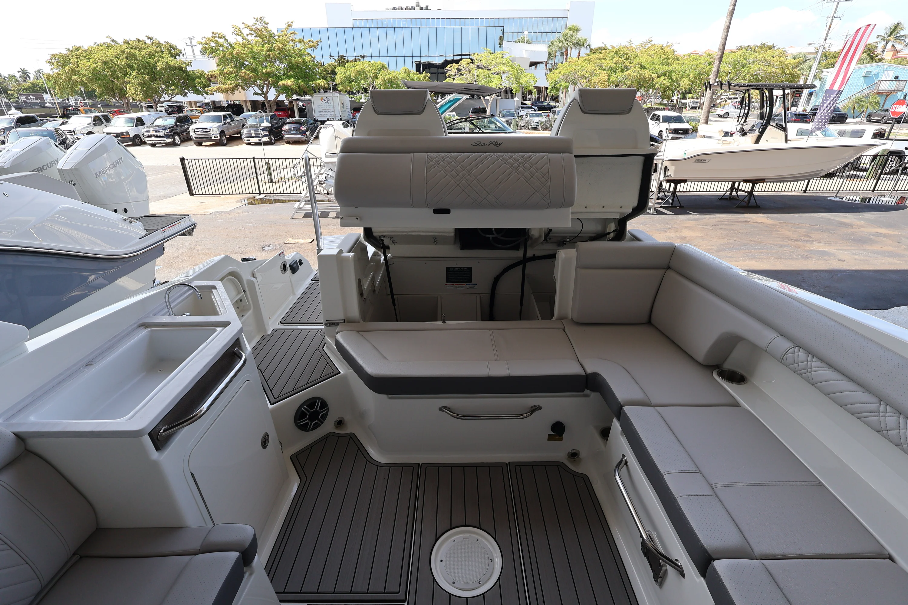 2026 Sea Ray SDX 290 Outboard Image Thumbnail #14