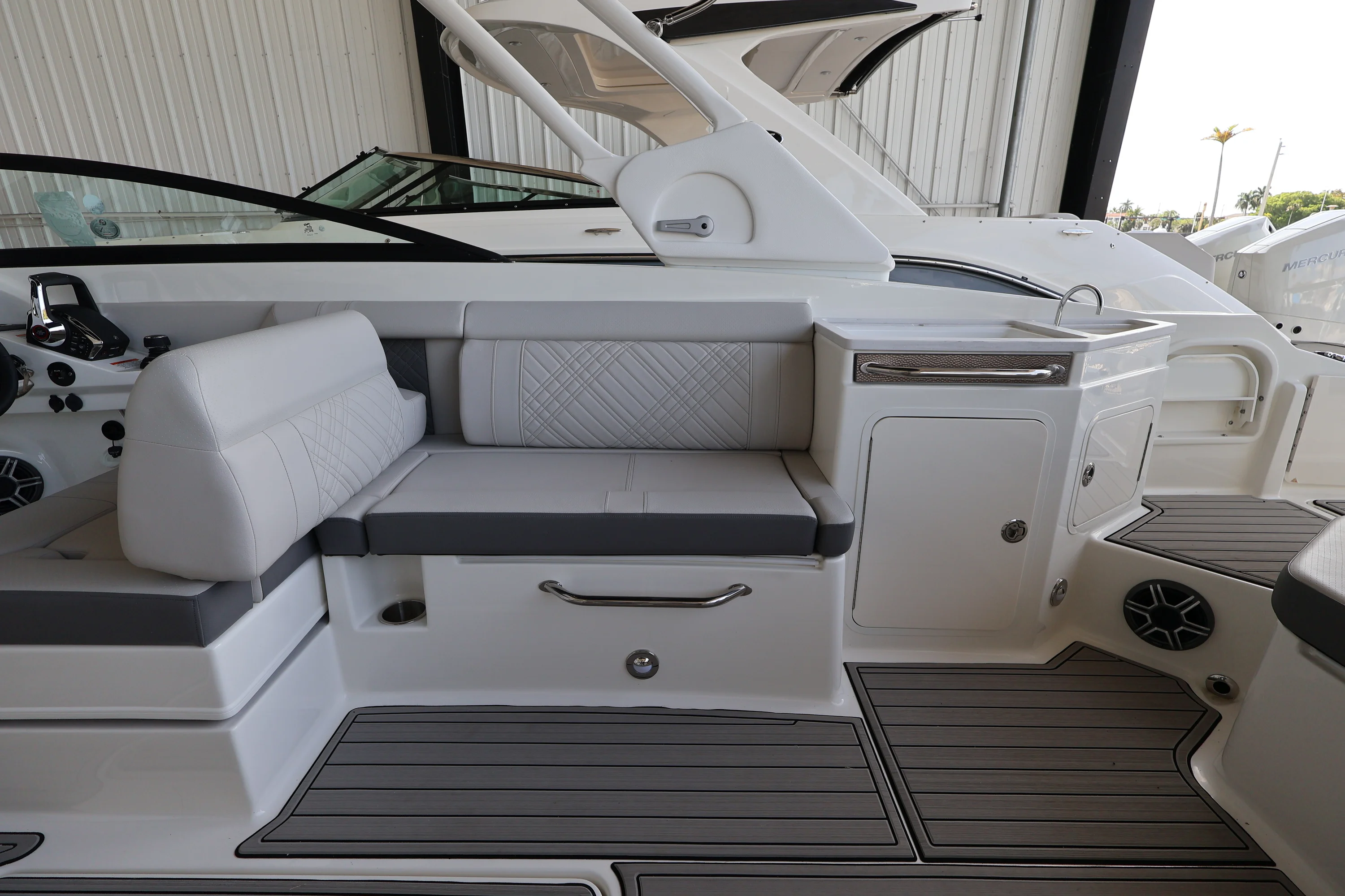 2026 Sea Ray SDX 290 Outboard Image Thumbnail #17