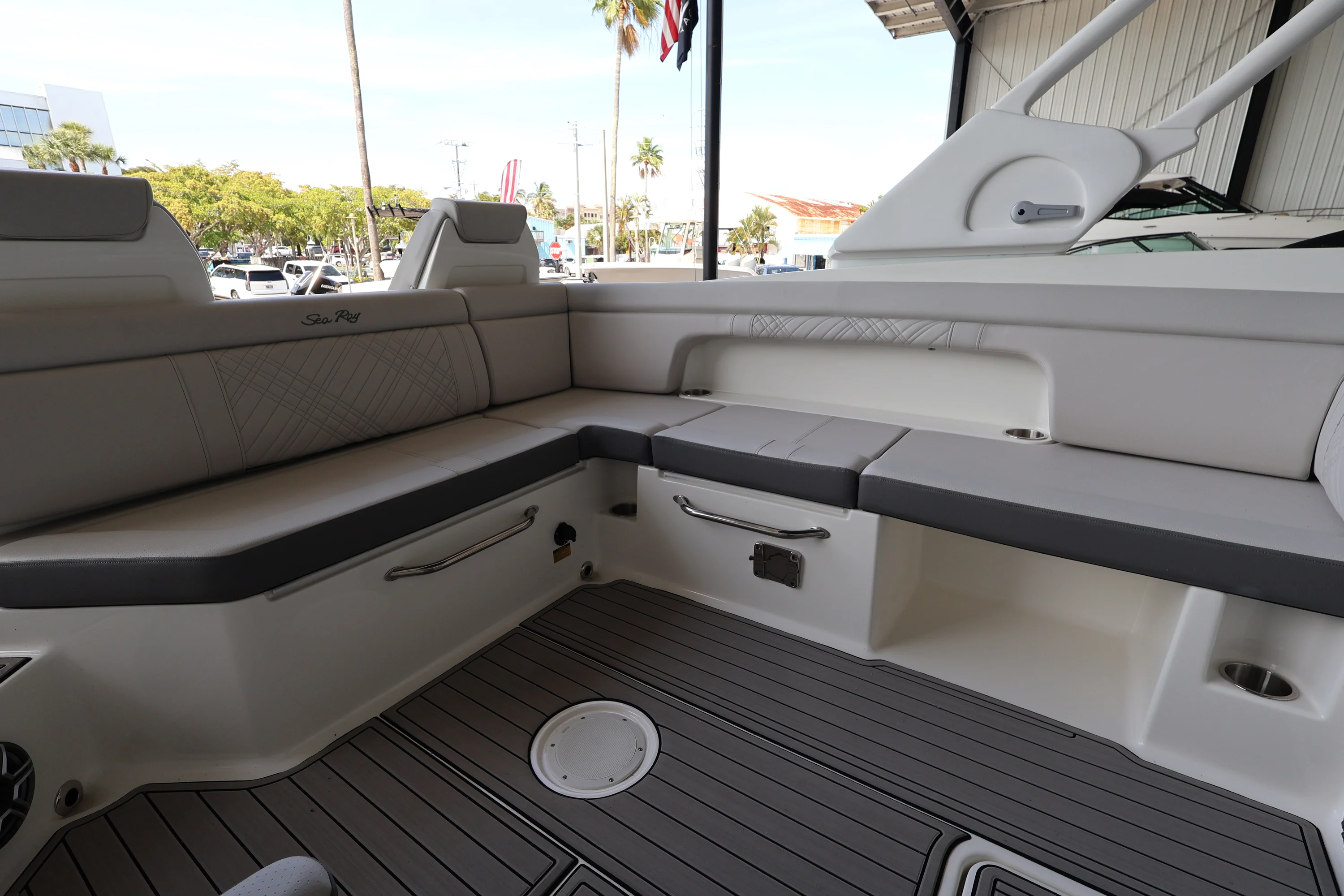 2026 Sea Ray SDX 290 Outboard Image Thumbnail #19