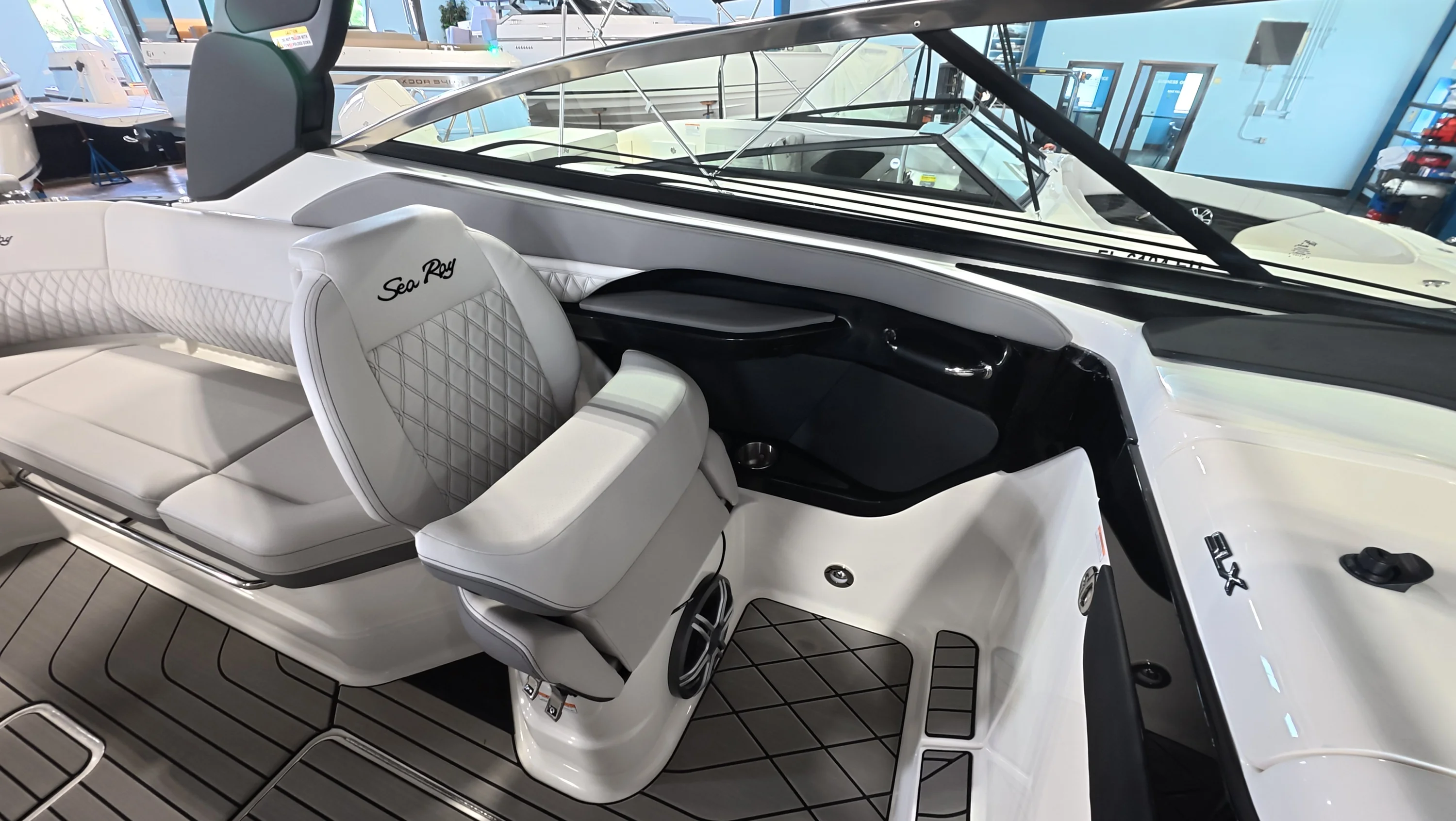 2026 Sea Ray SLX 280 Outboard Image Thumbnail #18