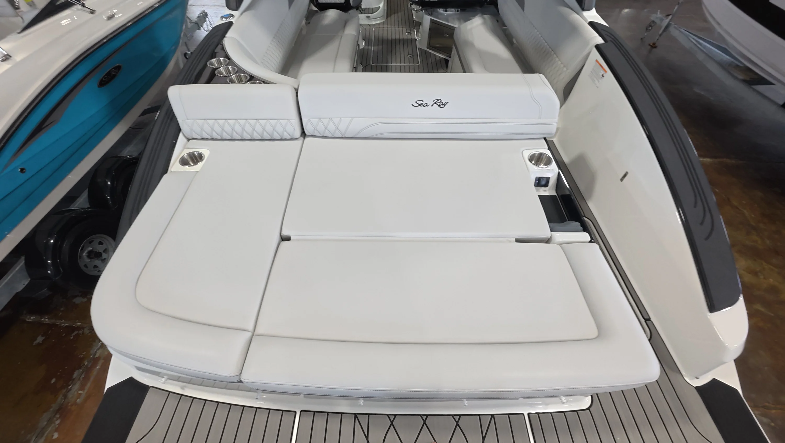 2026 Sea Ray SLX 280 Outboard Image Thumbnail #7
