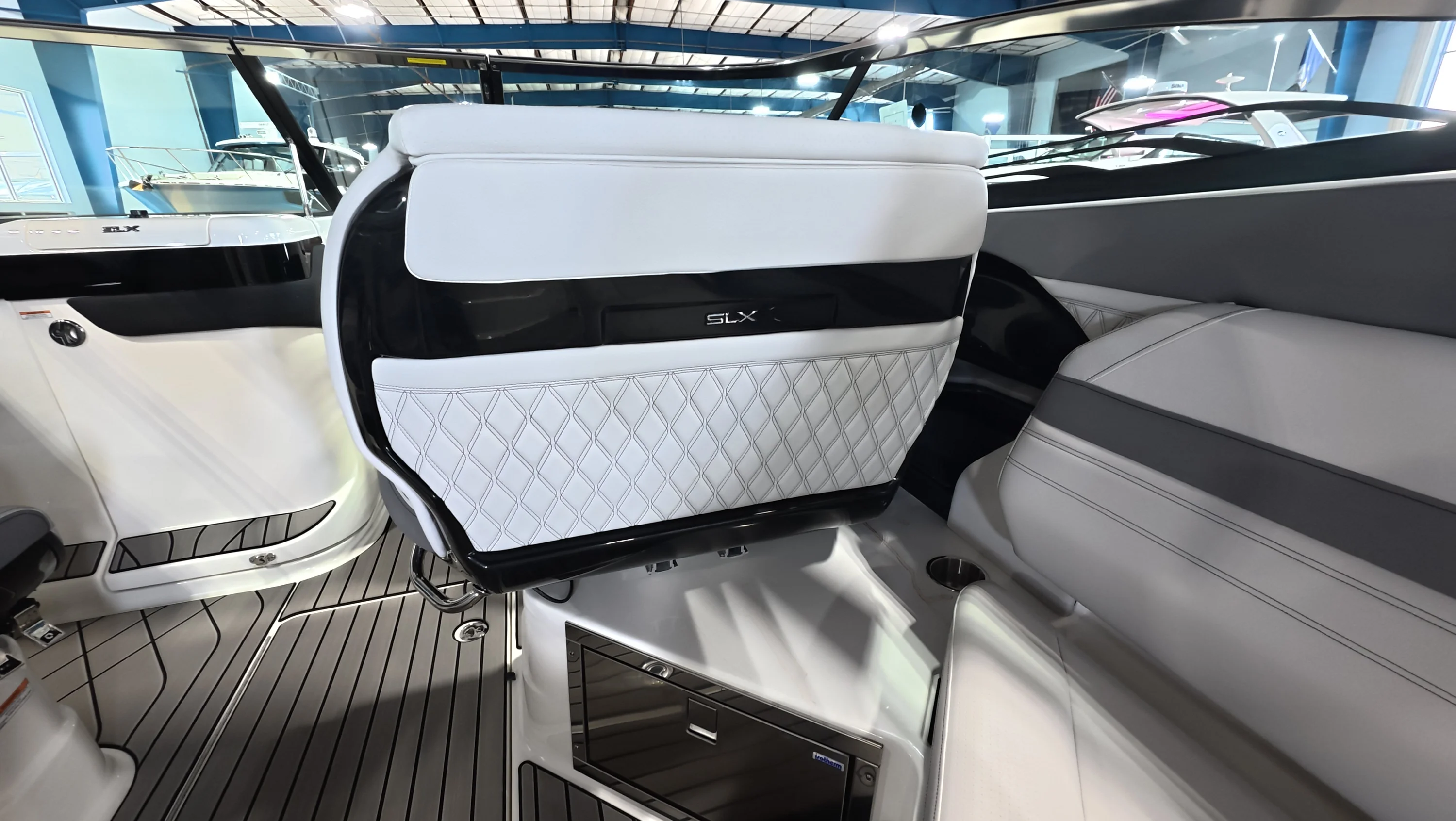 2026 Sea Ray SLX 280 Outboard Image Thumbnail #13