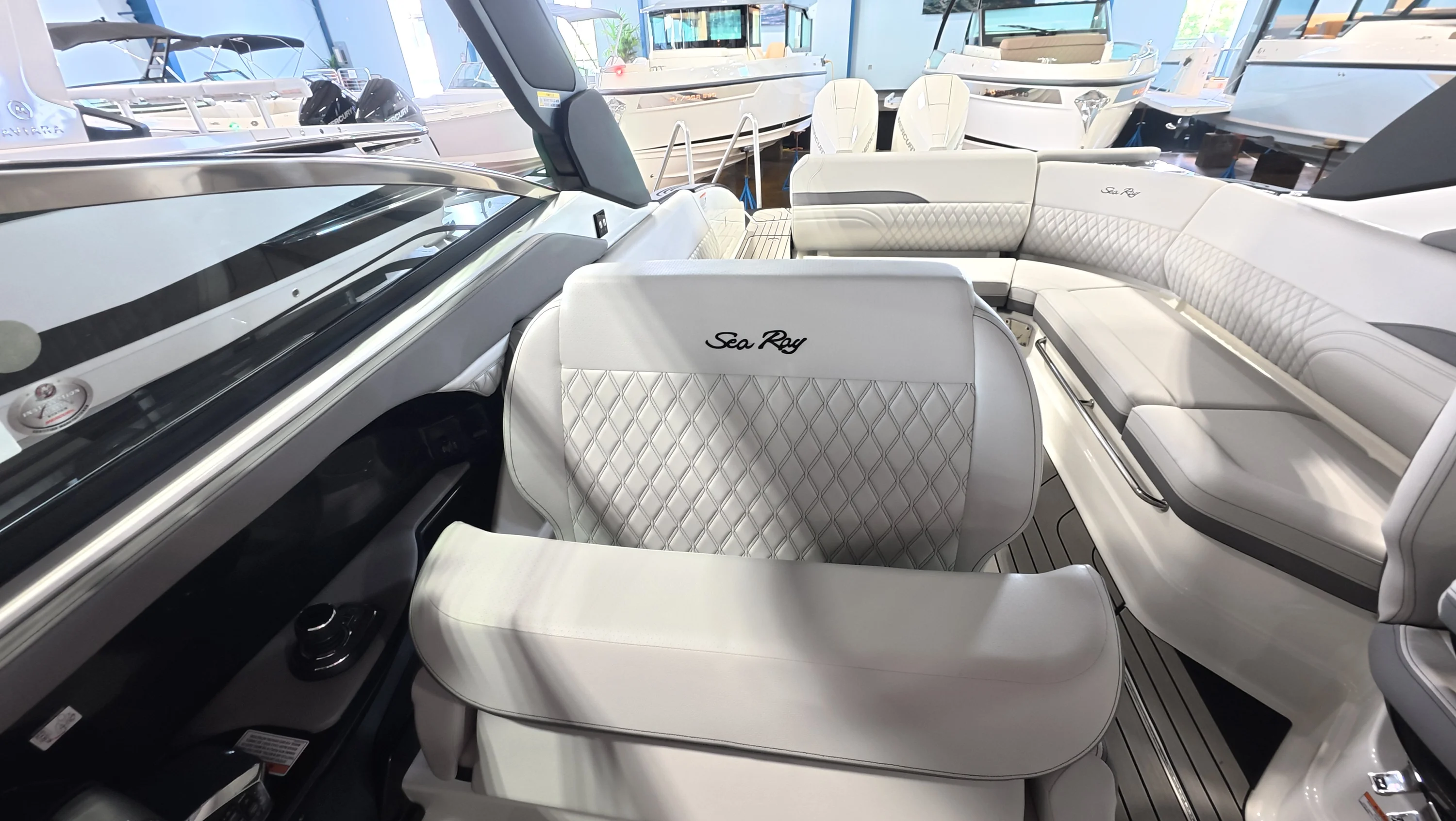 2026 Sea Ray SLX 280 Outboard Image Thumbnail #17