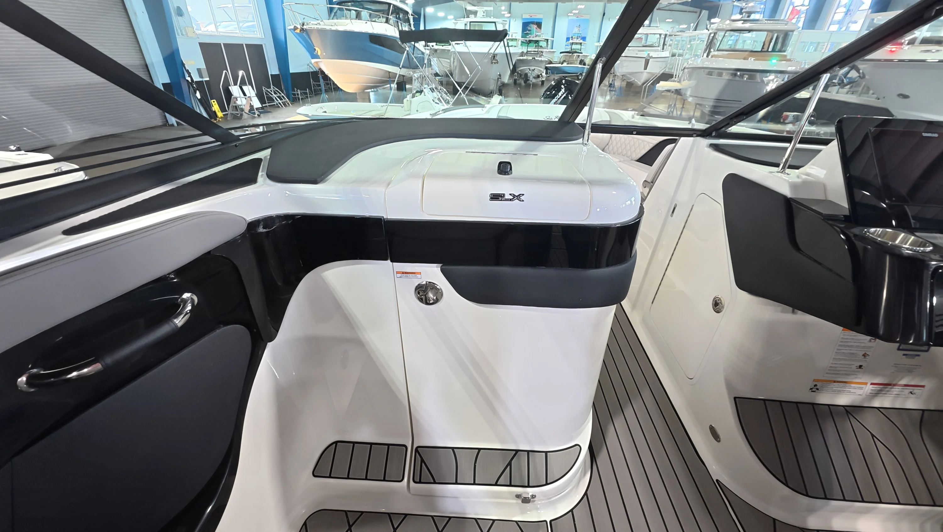 2026 Sea Ray SLX 280 Outboard Image Thumbnail #19