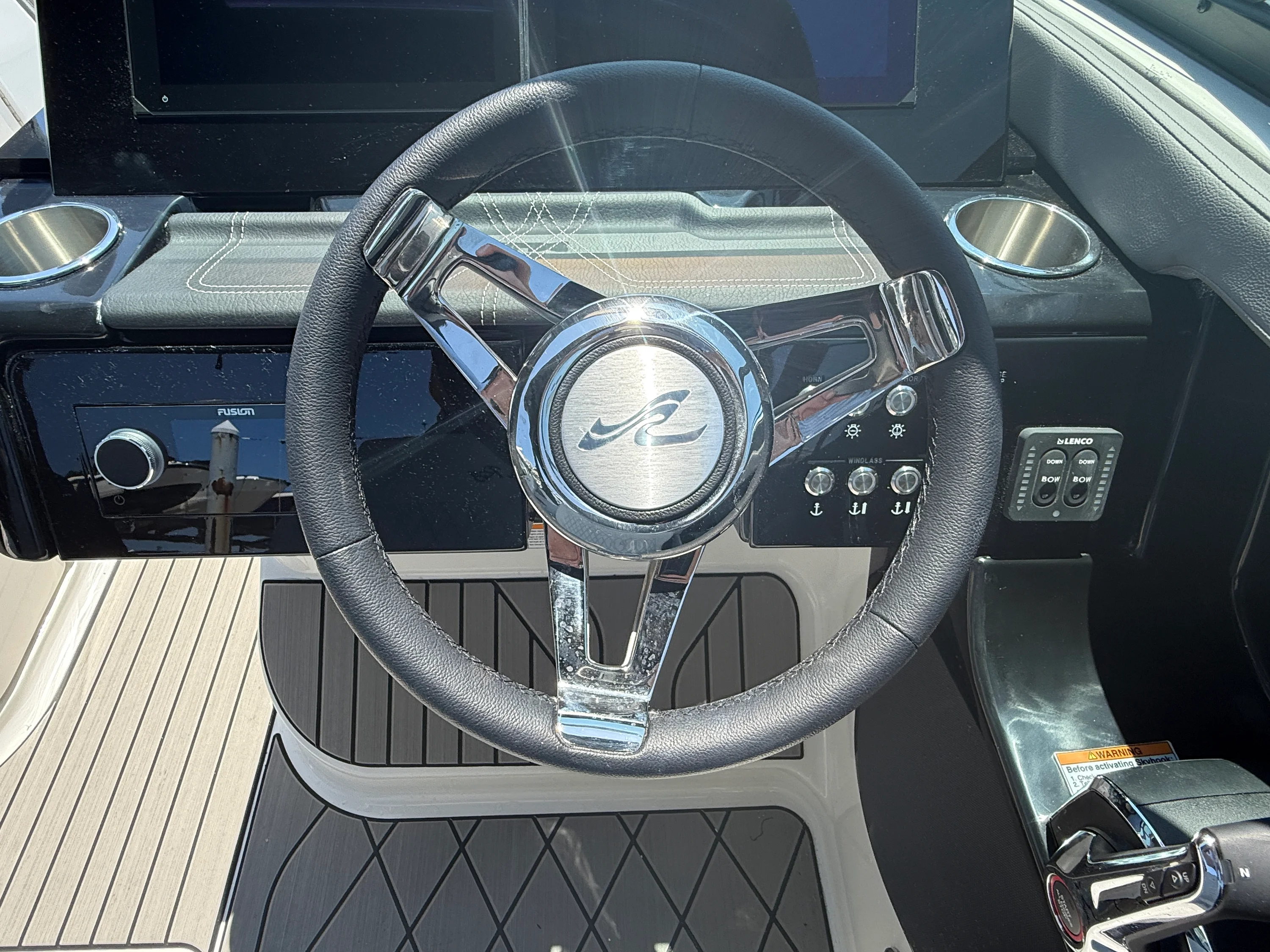 2026 Sea Ray SLX 280 Outboard Image Thumbnail #15