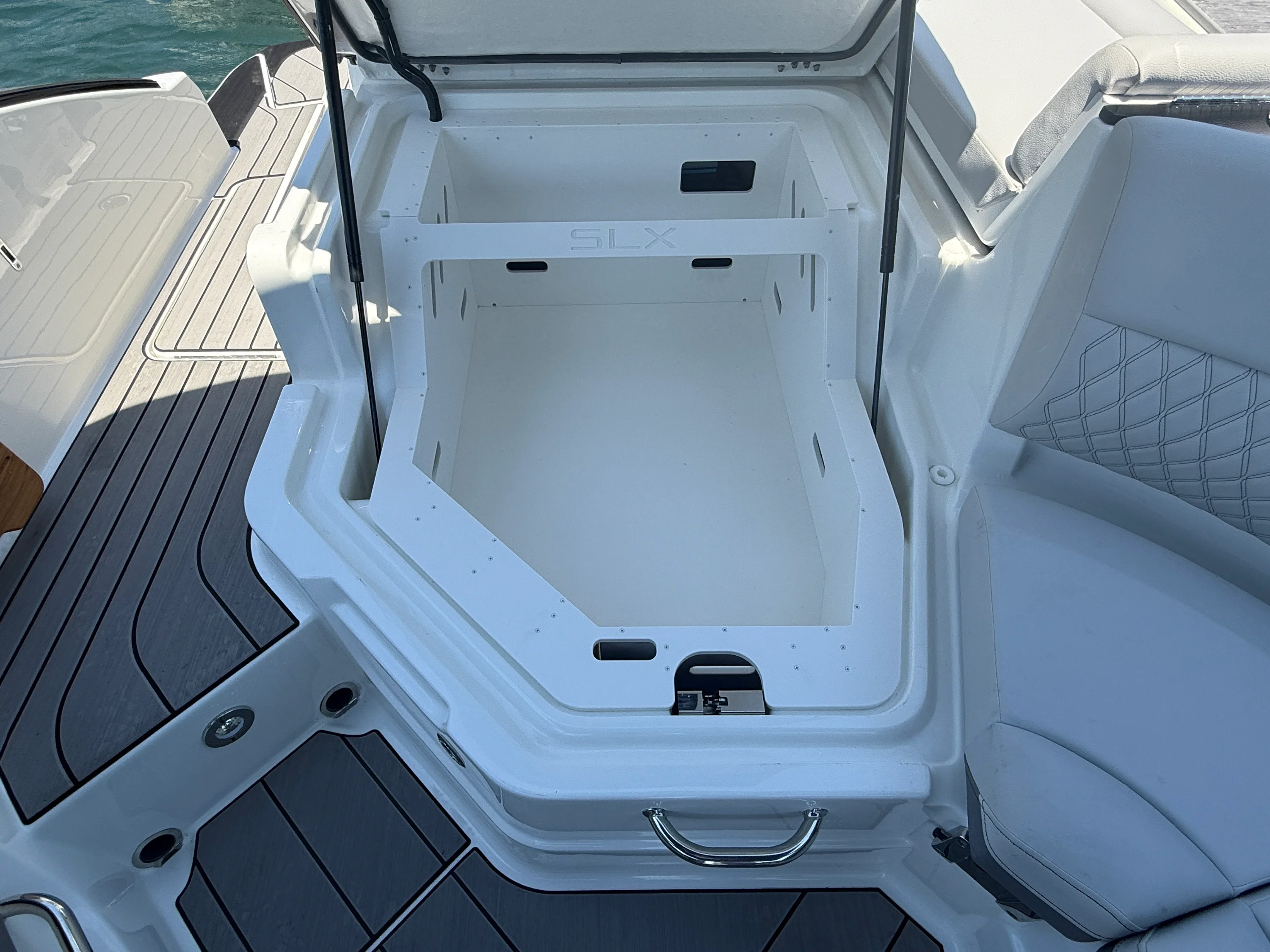 2026 Sea Ray SLX 280 Outboard Image Thumbnail #9