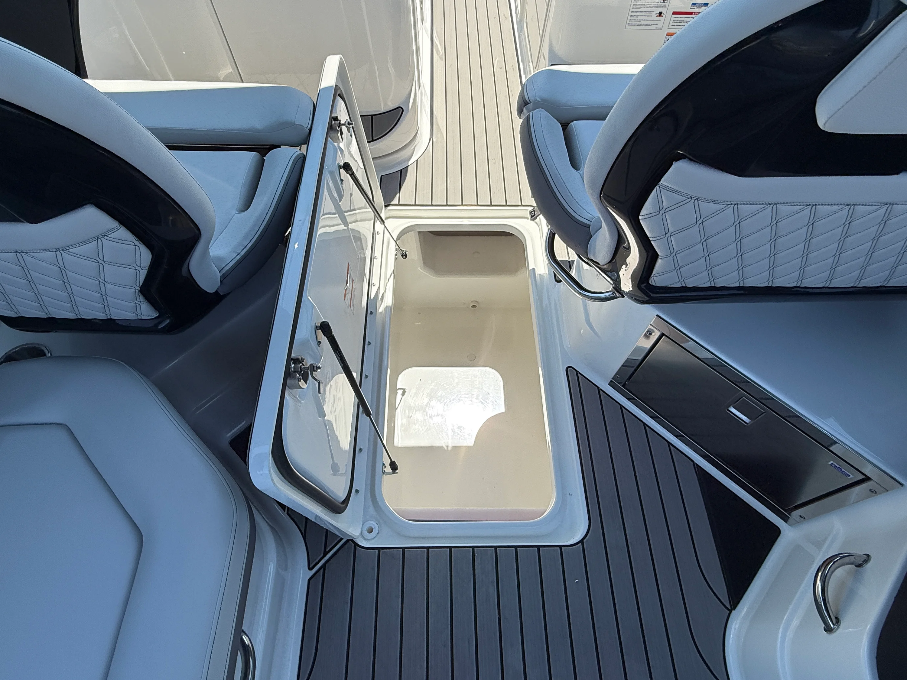 2026 Sea Ray SLX 280 Outboard Image Thumbnail #5