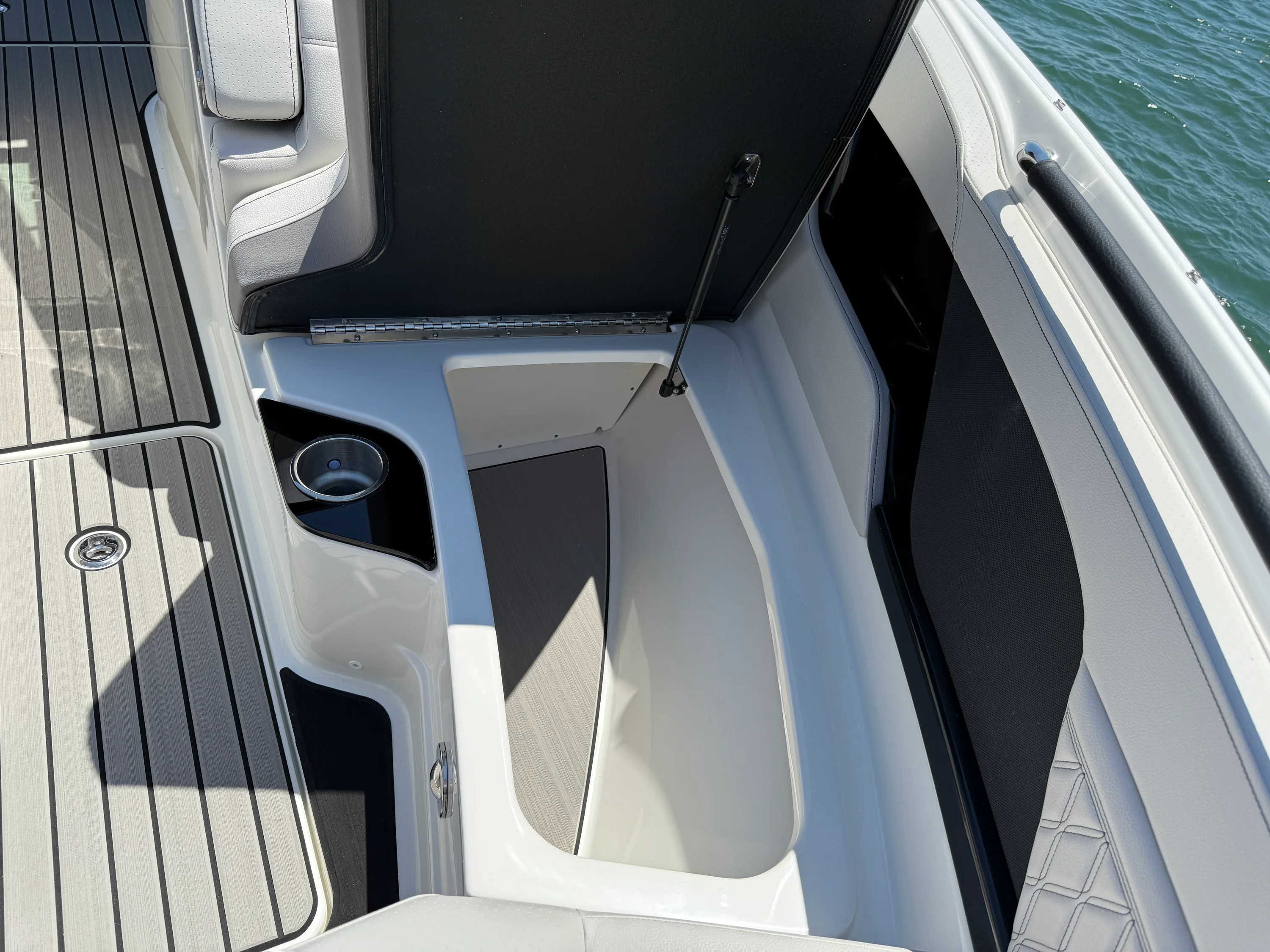 2026 Sea Ray SLX 280 Outboard Image Thumbnail #23