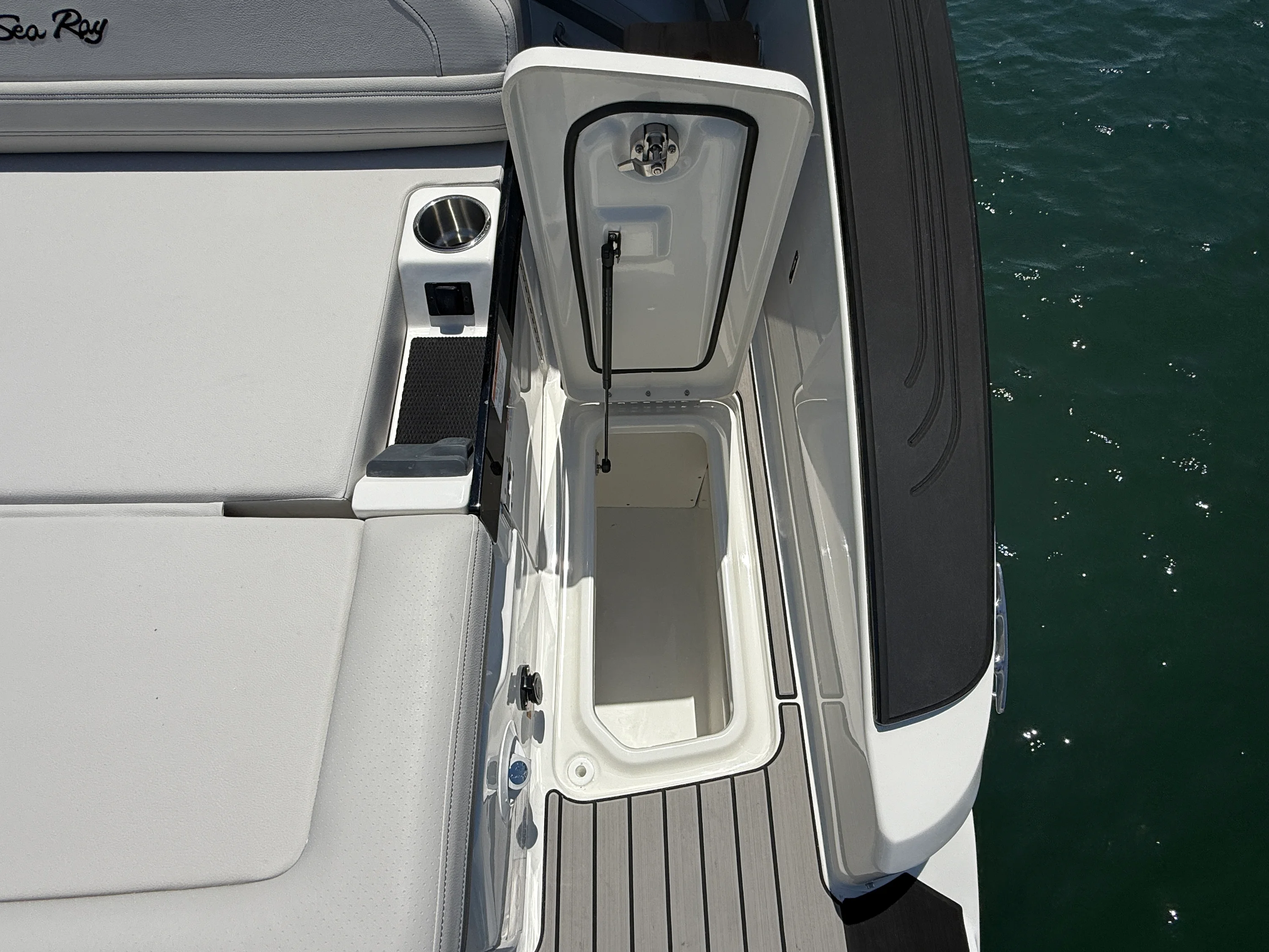 2026 Sea Ray SLX 280 Outboard Image Thumbnail #21