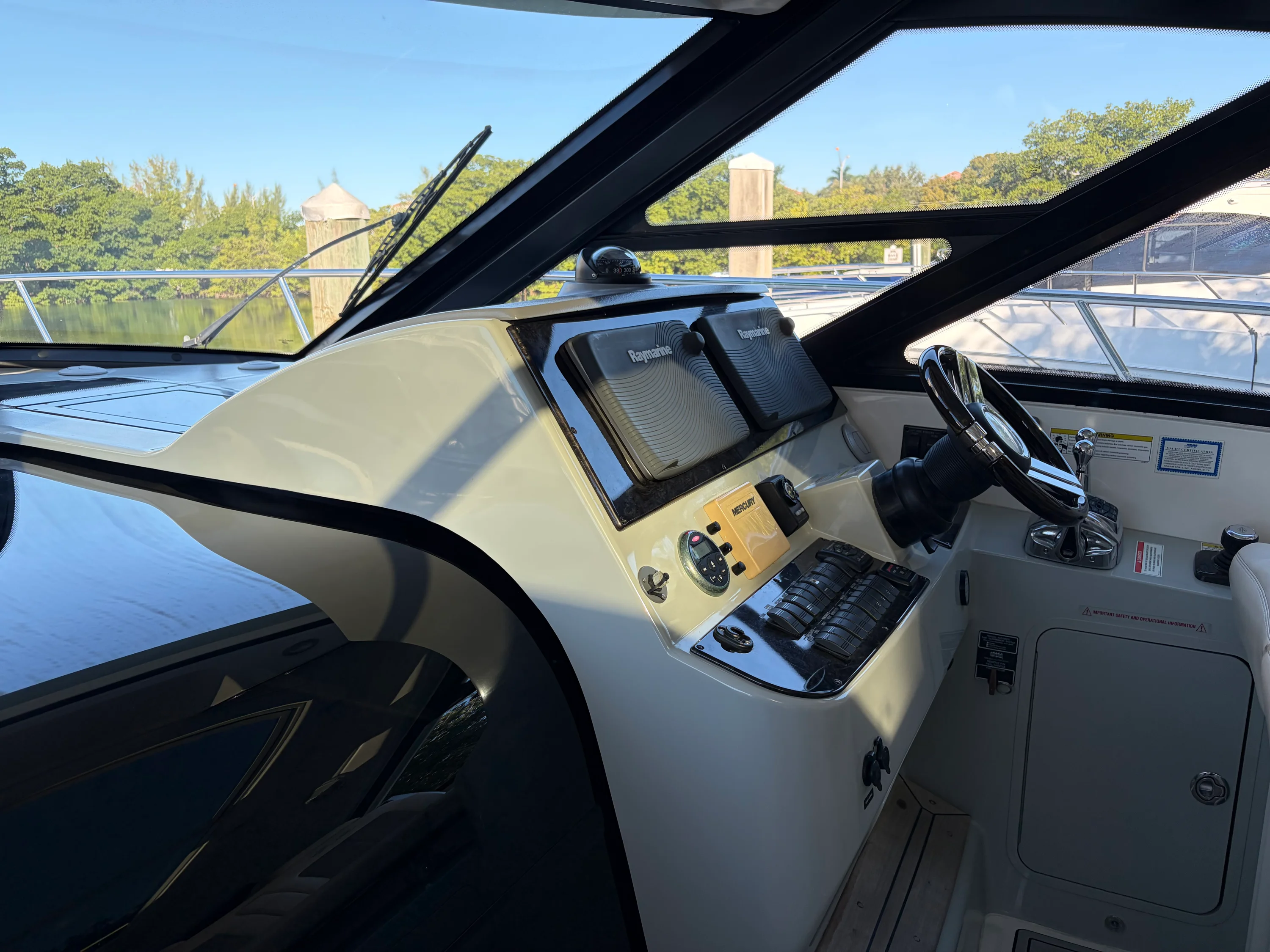 2014 Sea Ray 470 SUNDANCER Image Thumbnail #20
