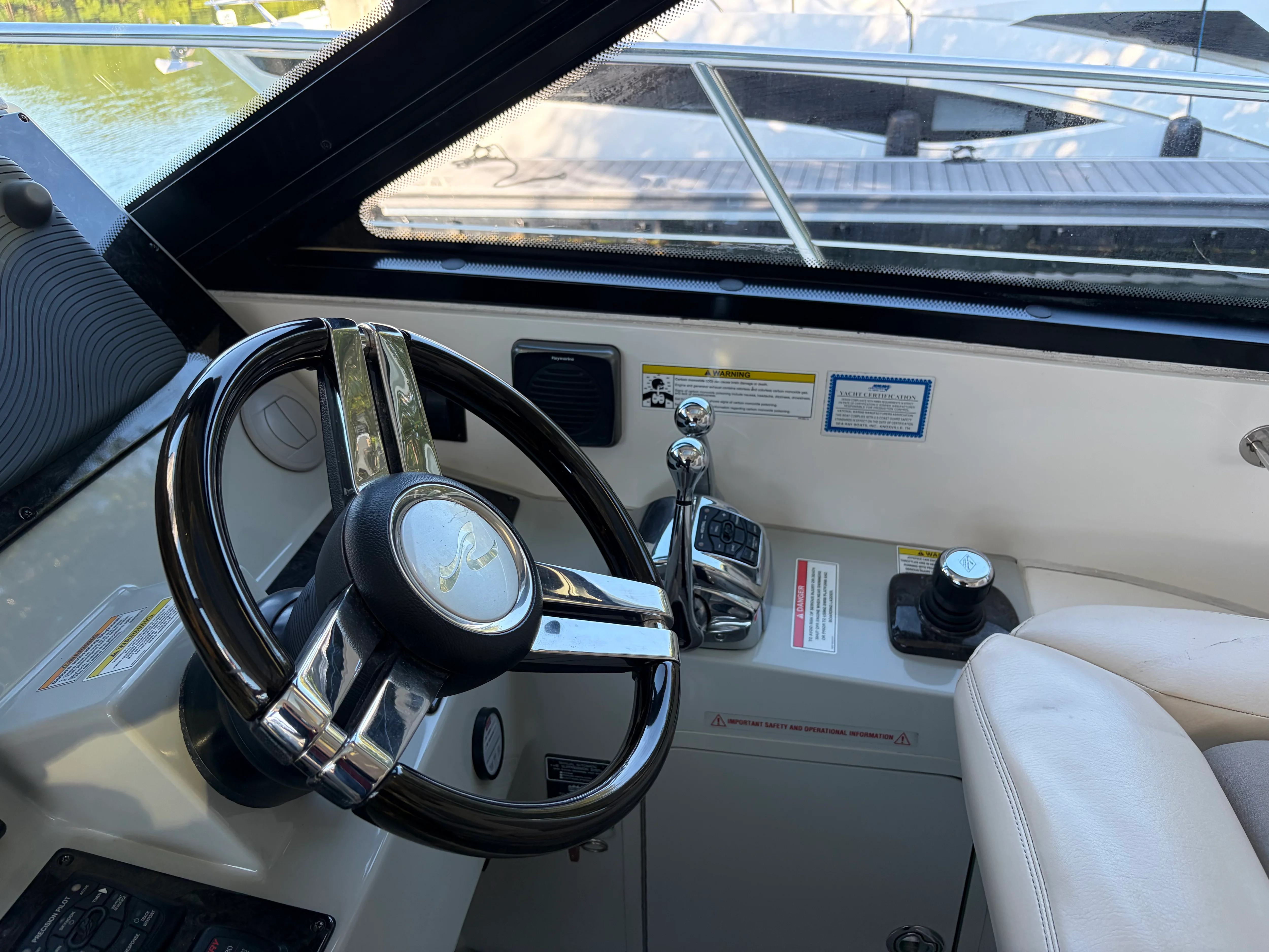 2014 Sea Ray 470 SUNDANCER Image Thumbnail #25