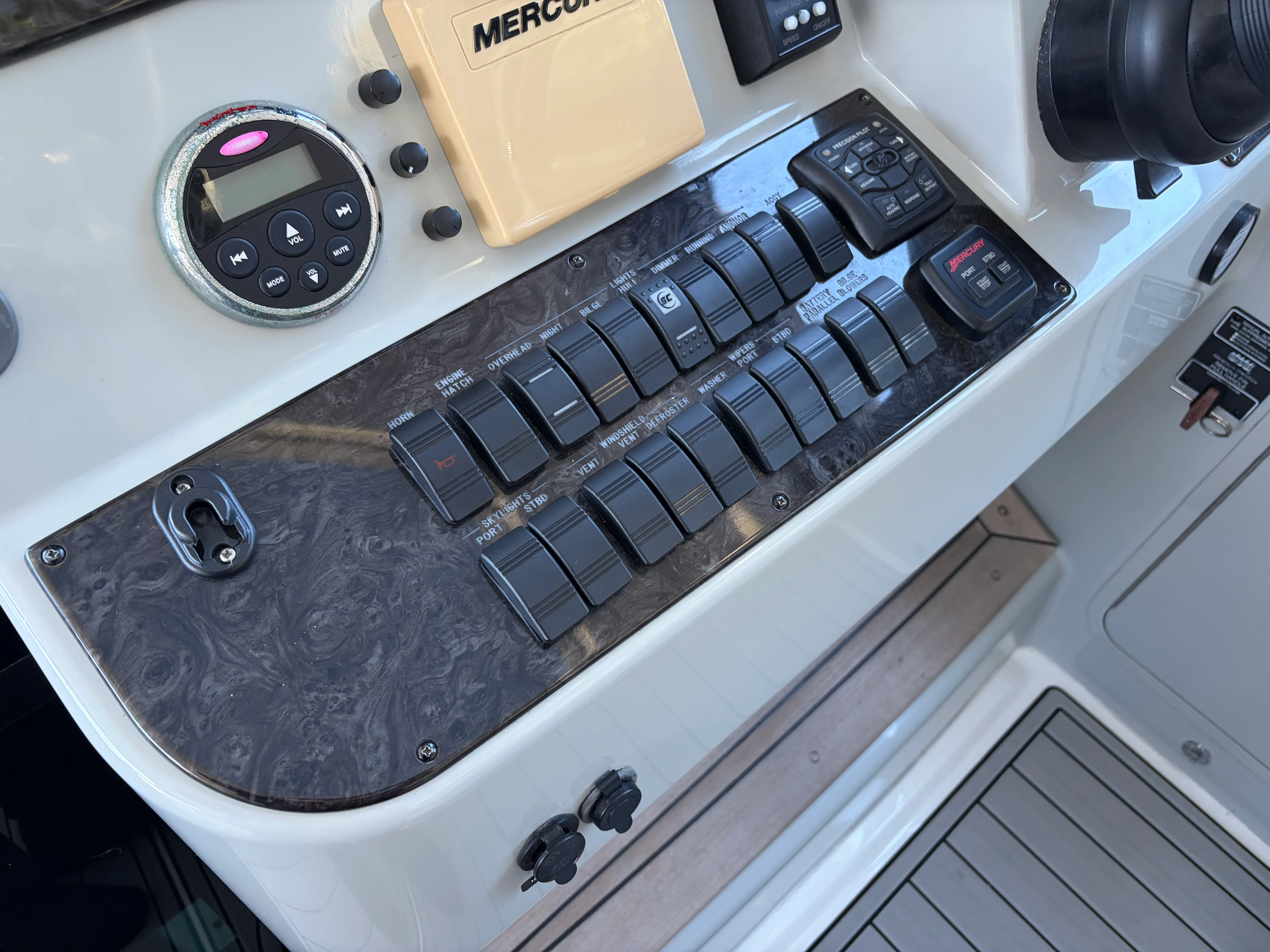 2014 Sea Ray 470 SUNDANCER Image Thumbnail #24