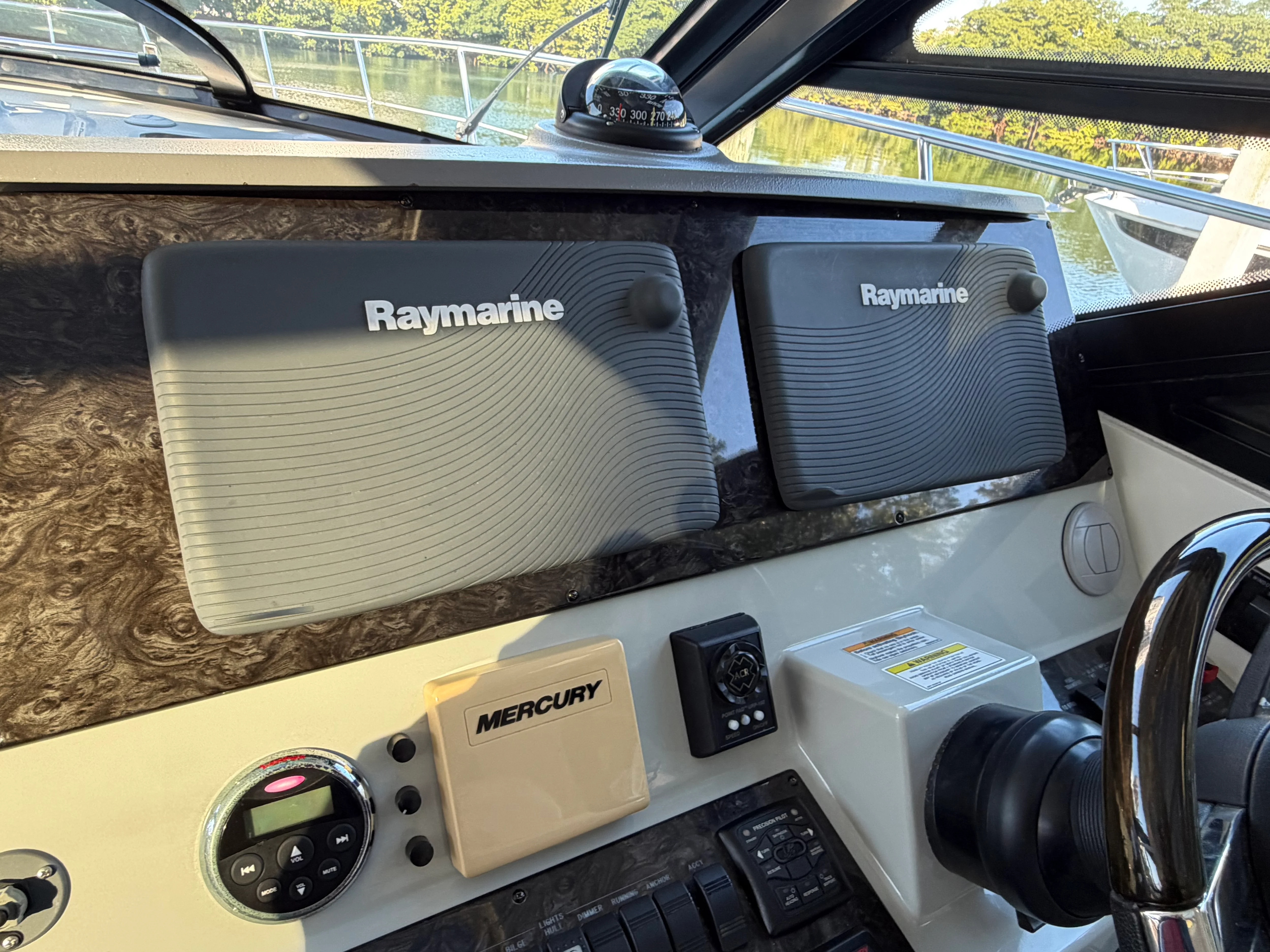 2014 Sea Ray 470 SUNDANCER Image Thumbnail #23