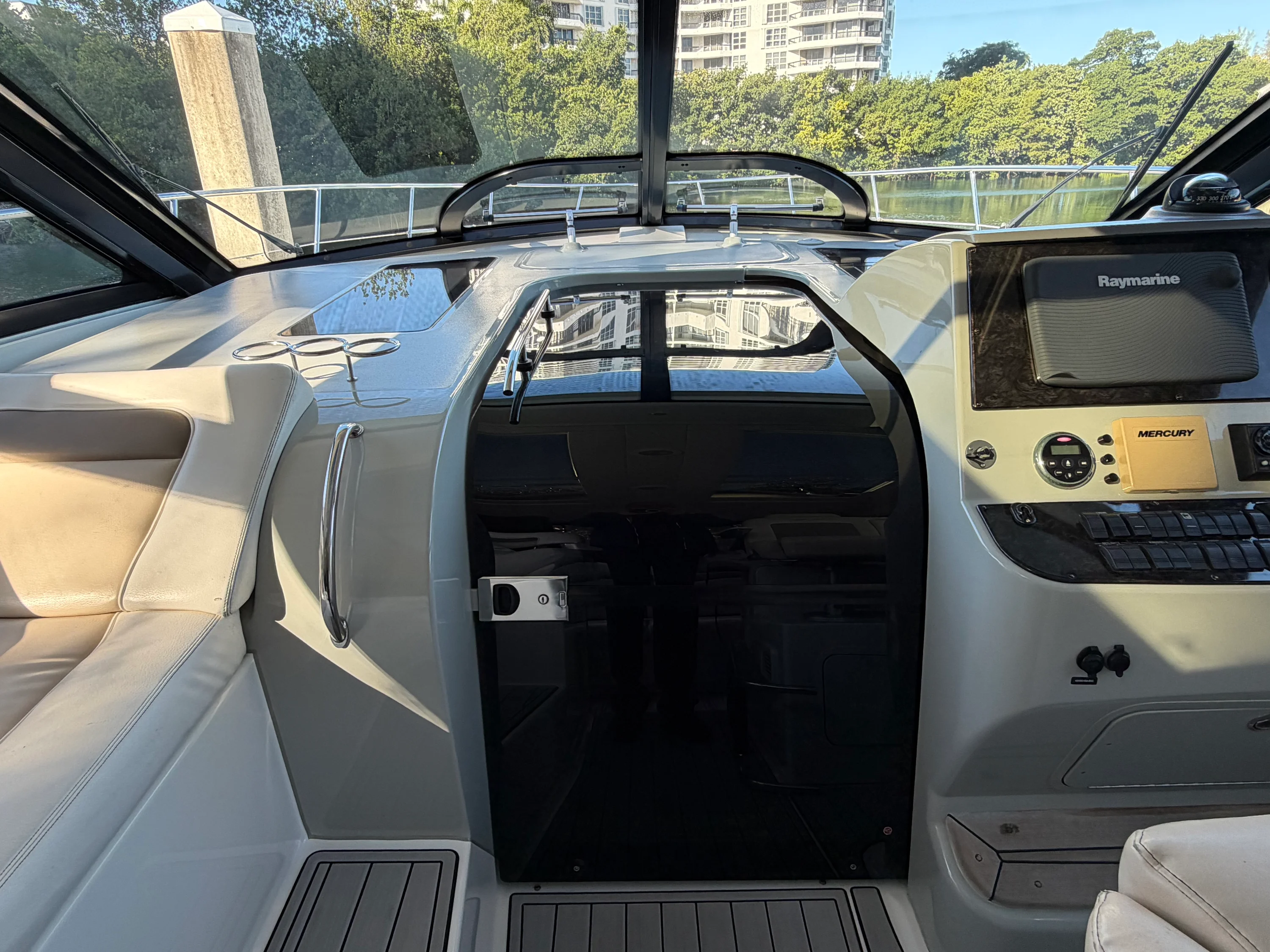 2014 Sea Ray 470 SUNDANCER Image Thumbnail #31