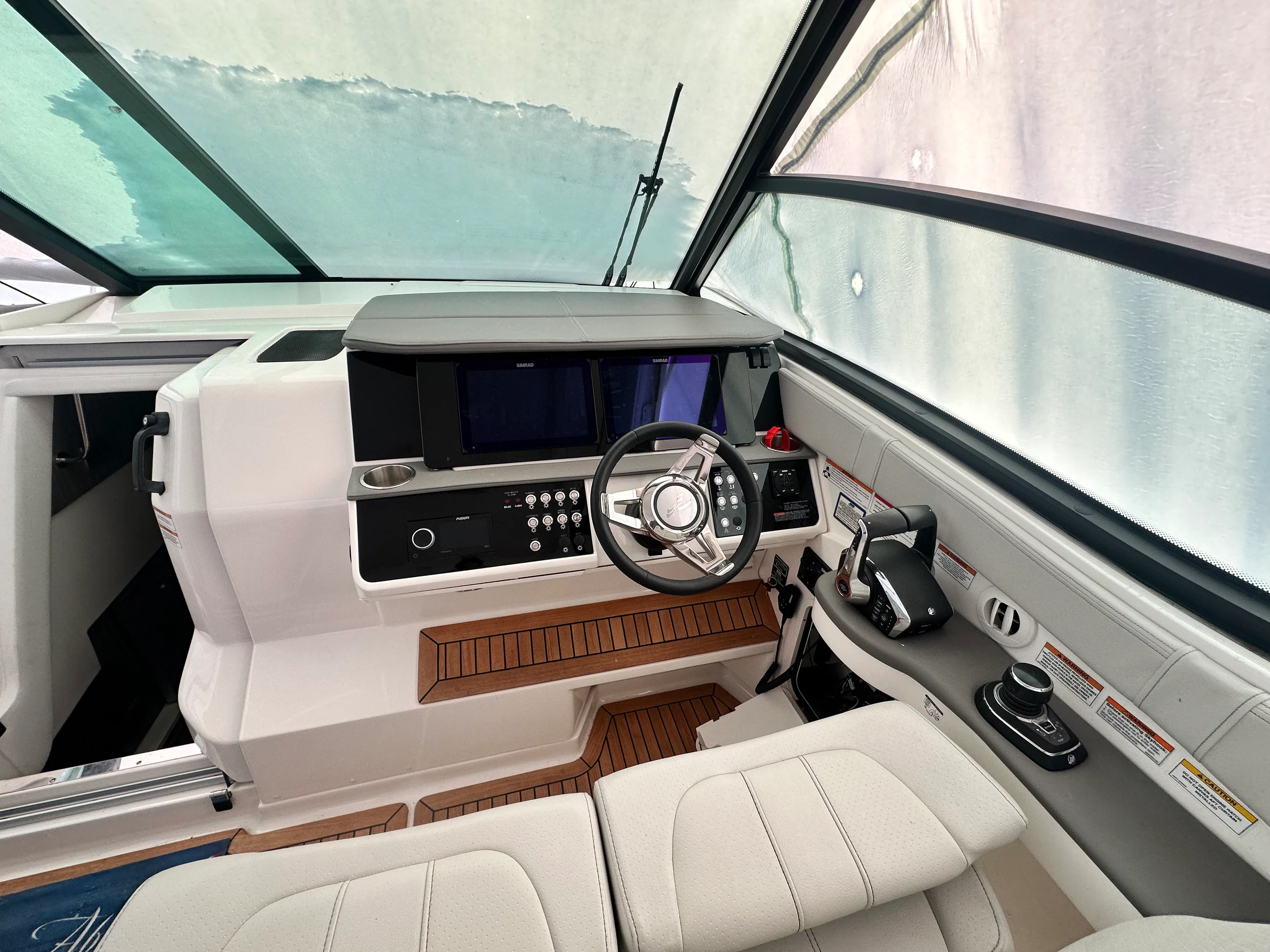 2024 Sea Ray 320 SUNDANCER OUTBOARD Image Thumbnail #6