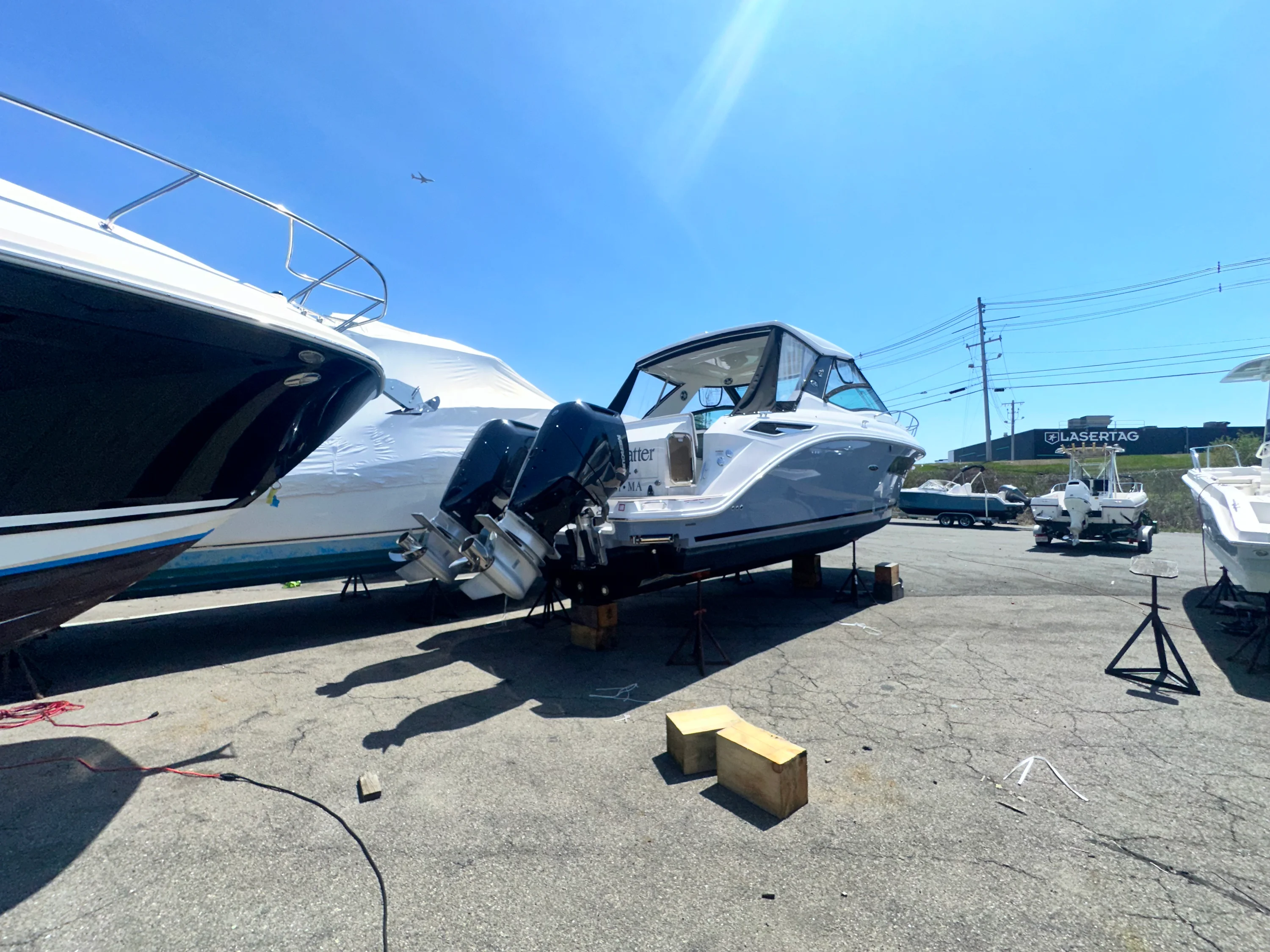 2024 Sea Ray 320 SUNDANCER OUTBOARD Image Thumbnail #4