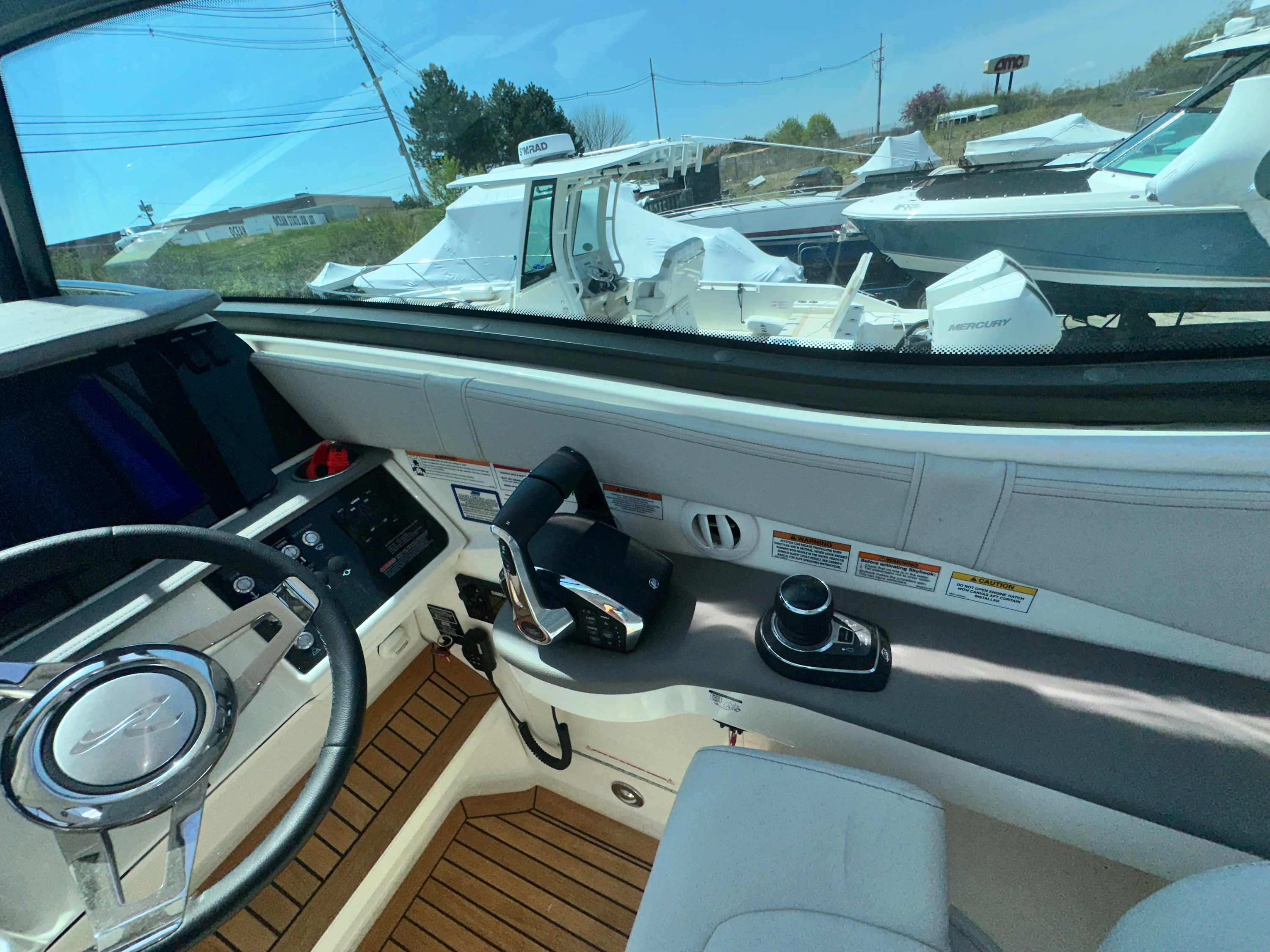 2024 Sea Ray 320 SUNDANCER OUTBOARD Image Thumbnail #12