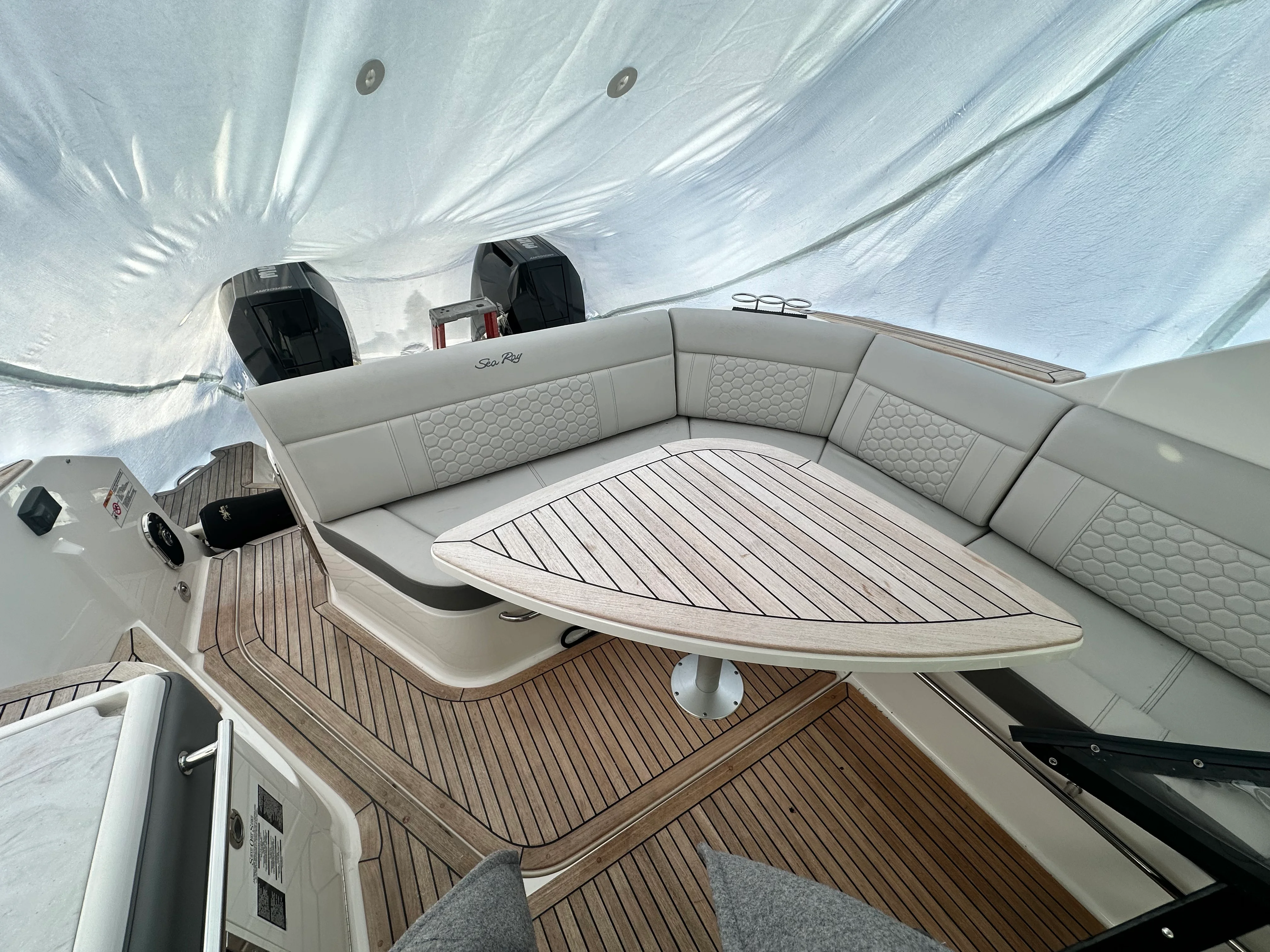 2024 Sea Ray 320 SUNDANCER OUTBOARD Image Thumbnail #12