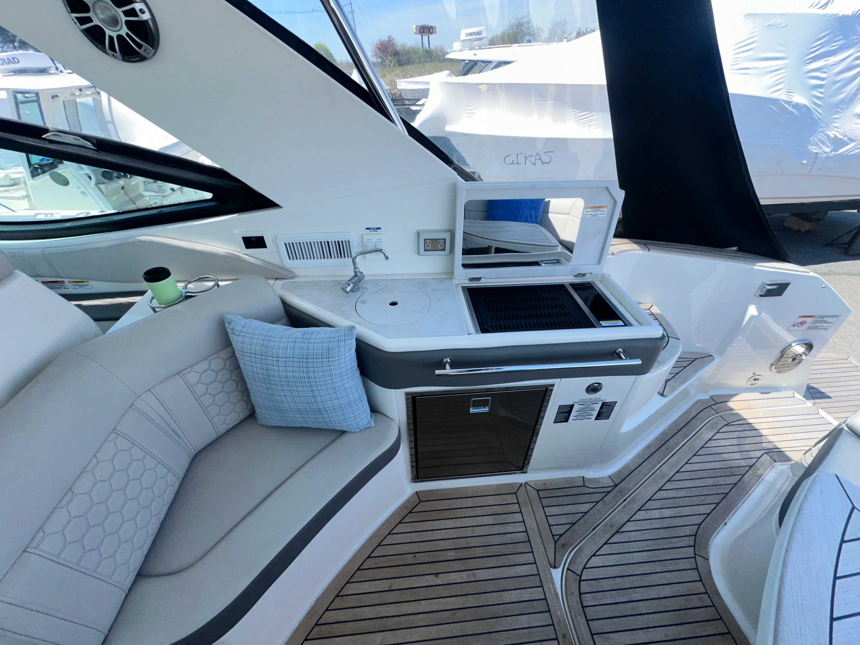 2024 Sea Ray 320 SUNDANCER OUTBOARD Image Thumbnail #15