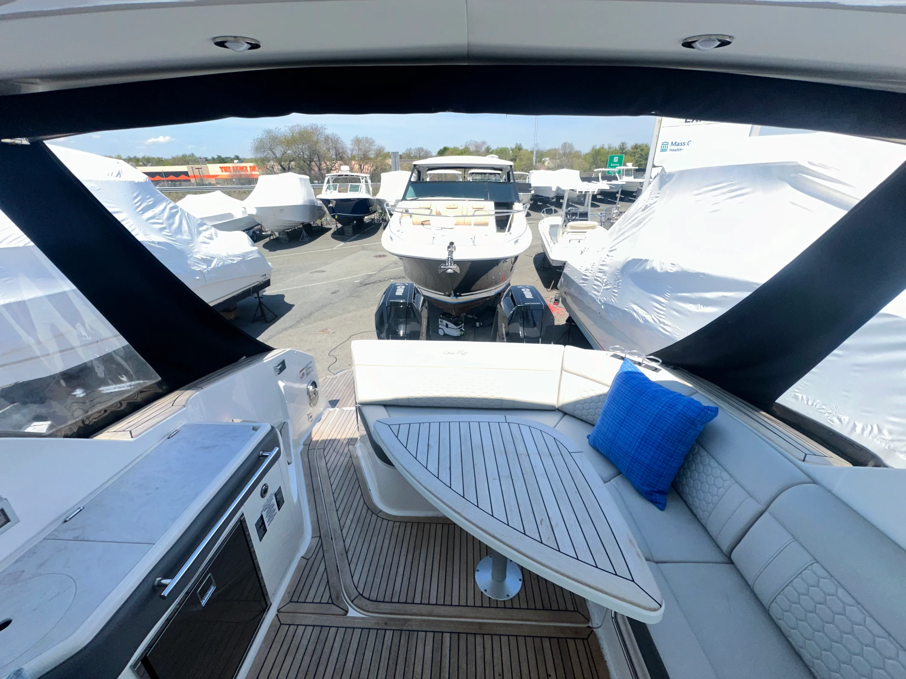 2024 Sea Ray 320 SUNDANCER OUTBOARD Image Thumbnail #23