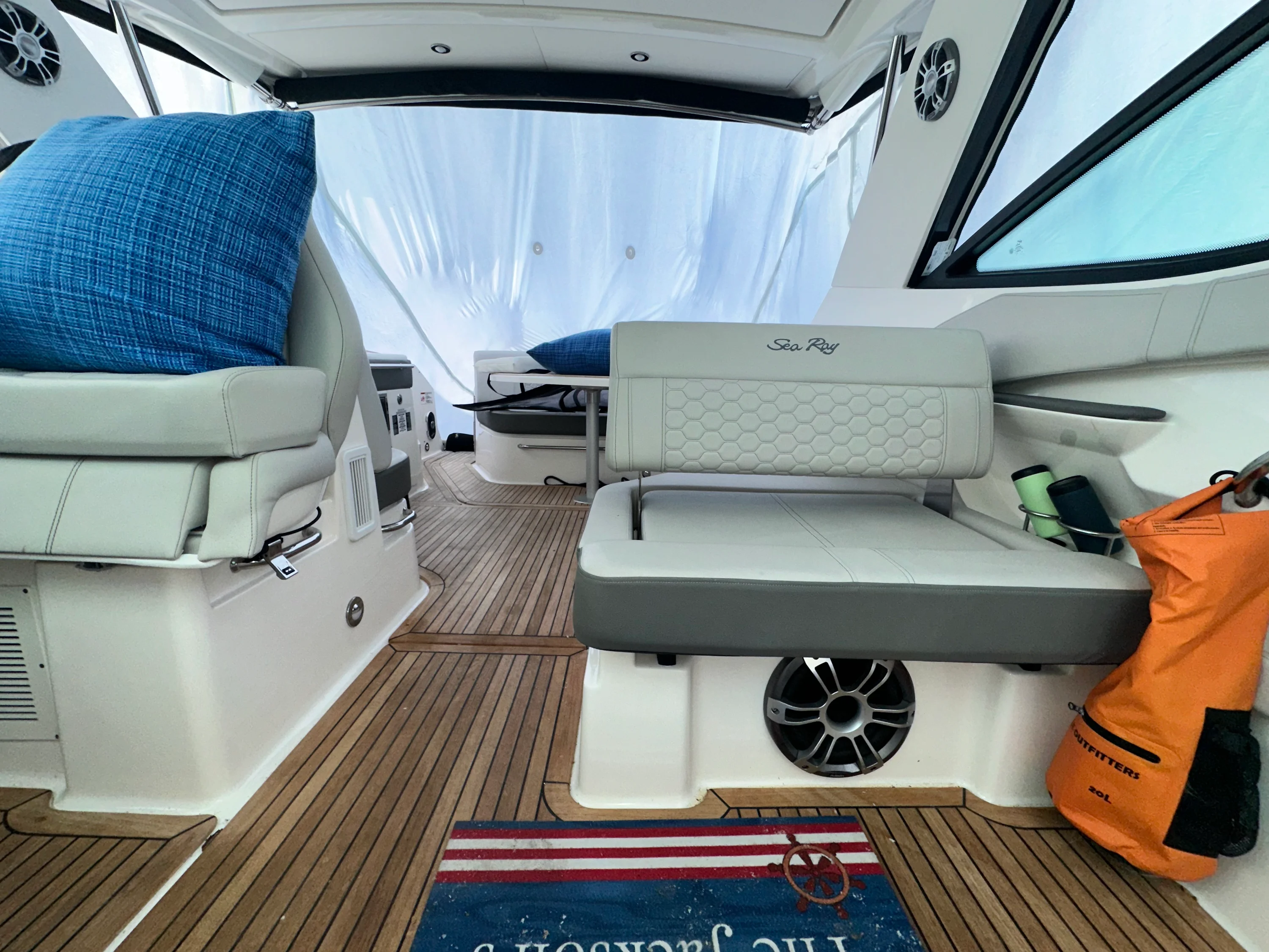 2024 Sea Ray 320 SUNDANCER OUTBOARD Image Thumbnail #17