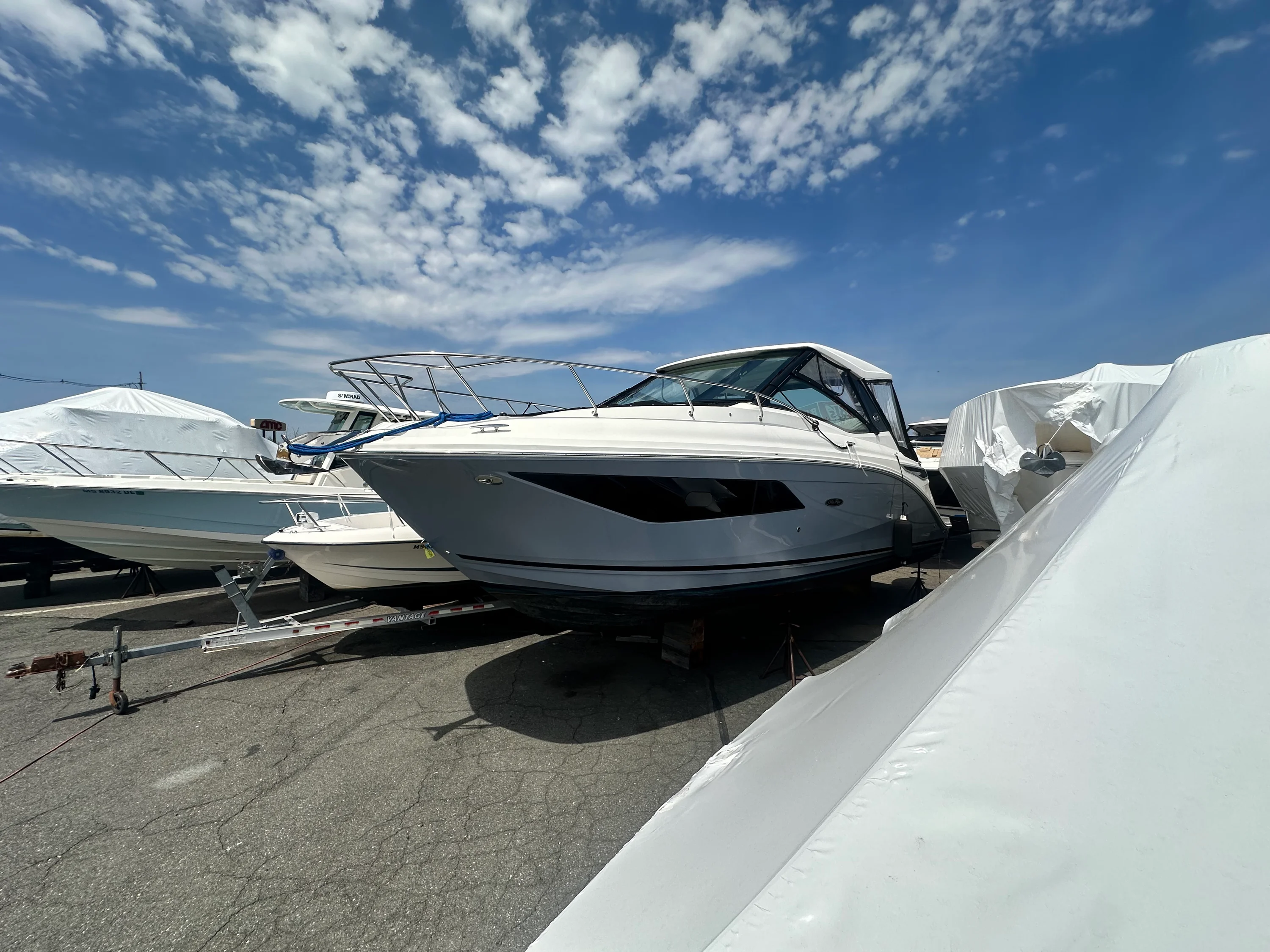 2024 Sea Ray 320 SUNDANCER OUTBOARD Image Thumbnail #3