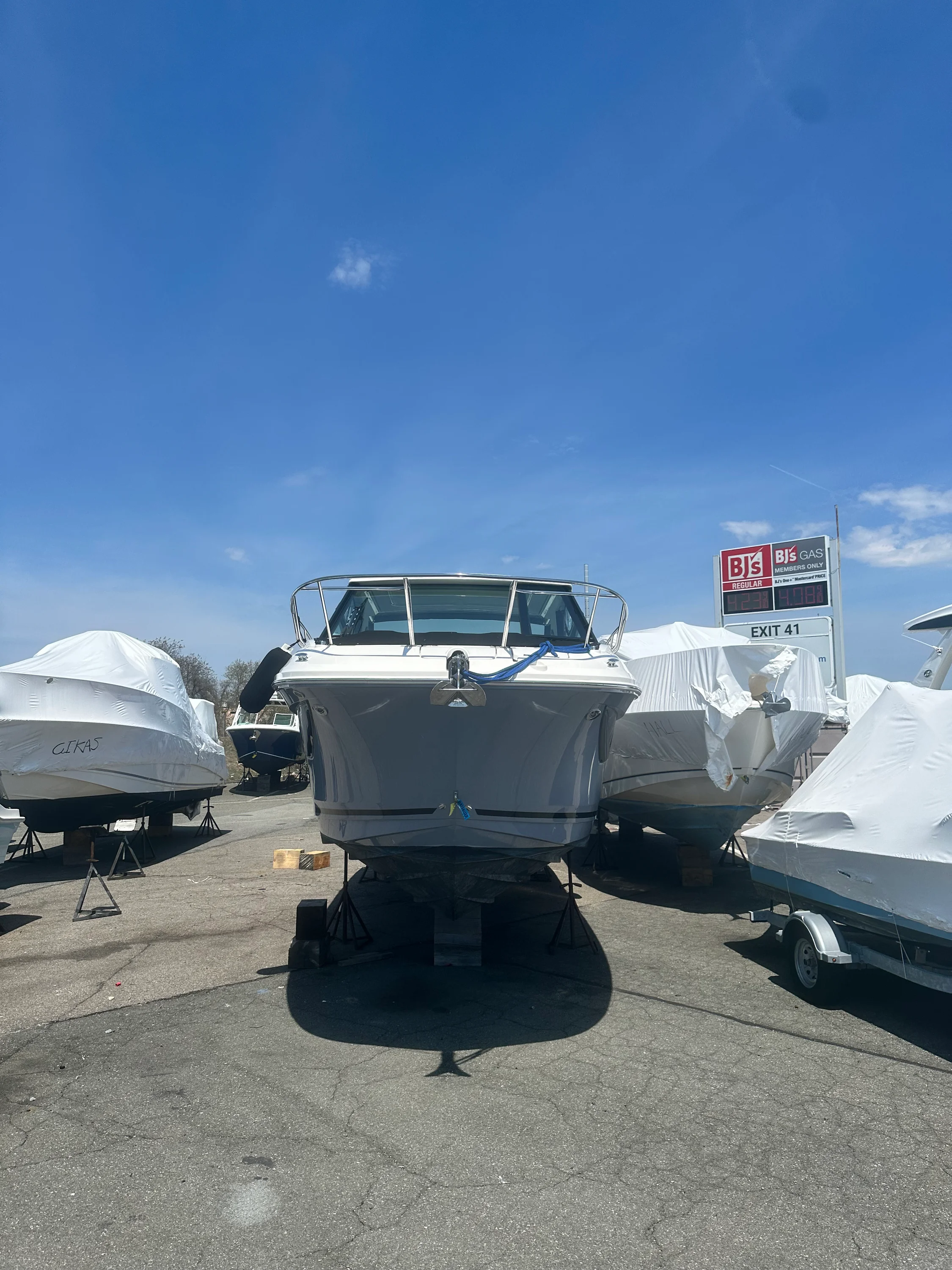 2024 Sea Ray 320 SUNDANCER OUTBOARD Image Thumbnail #2