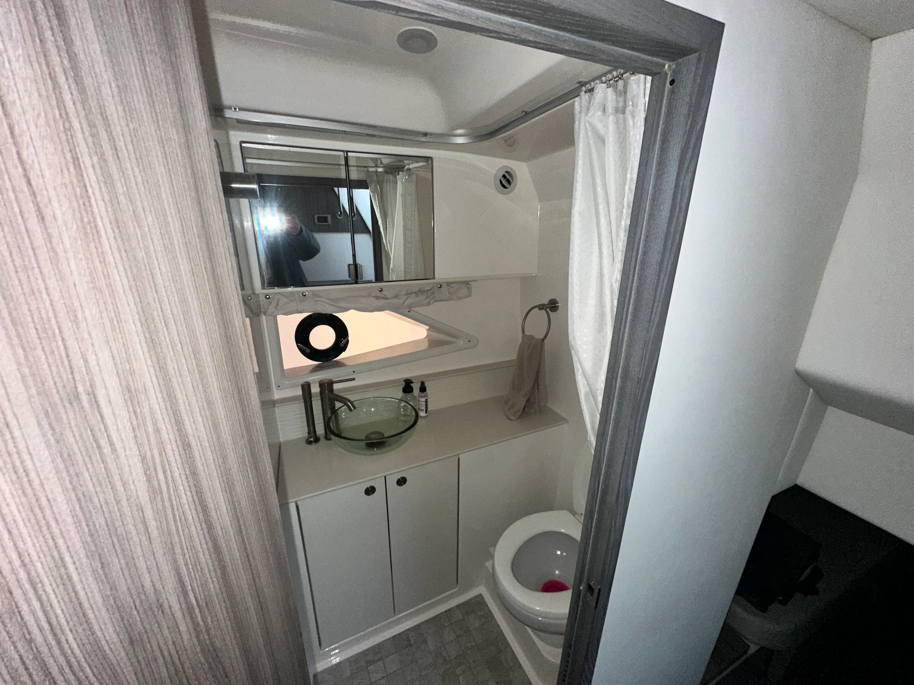 2024 Sea Ray 320 SUNDANCER OUTBOARD Image Thumbnail #15