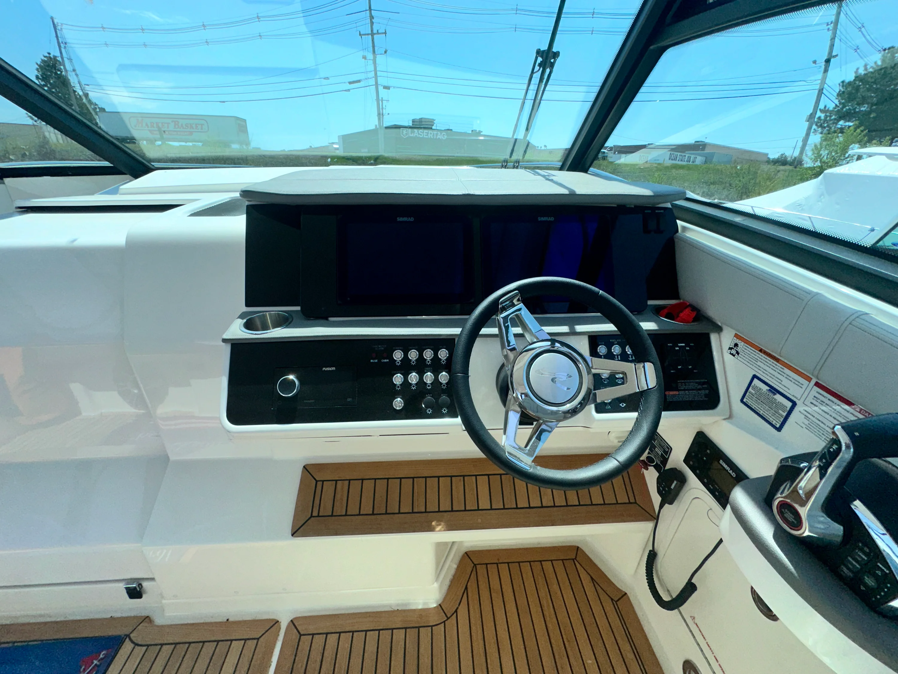 2024 Sea Ray 320 SUNDANCER OUTBOARD Image Thumbnail #11