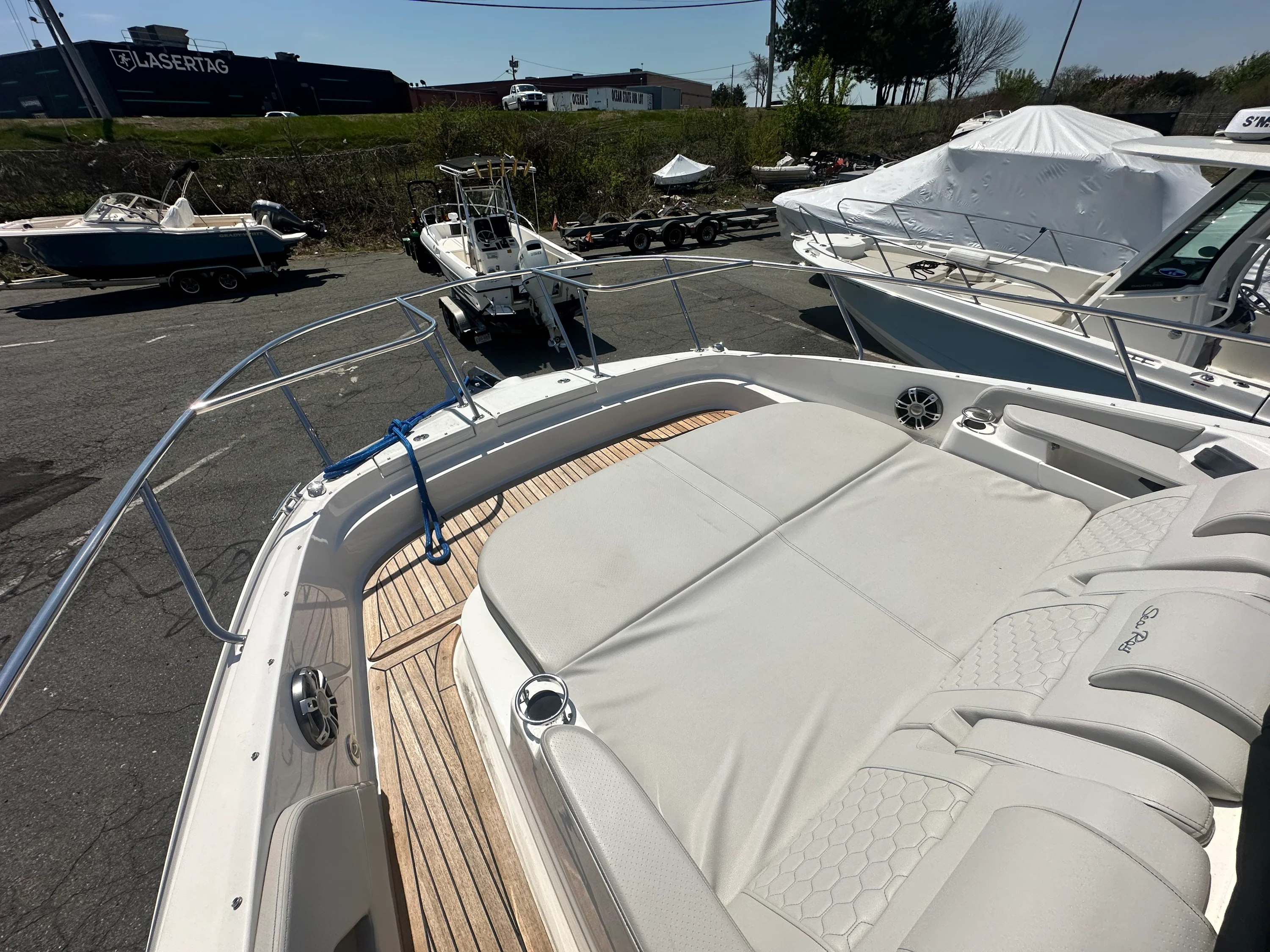 2024 Sea Ray 320 SUNDANCER OUTBOARD Image Thumbnail #17