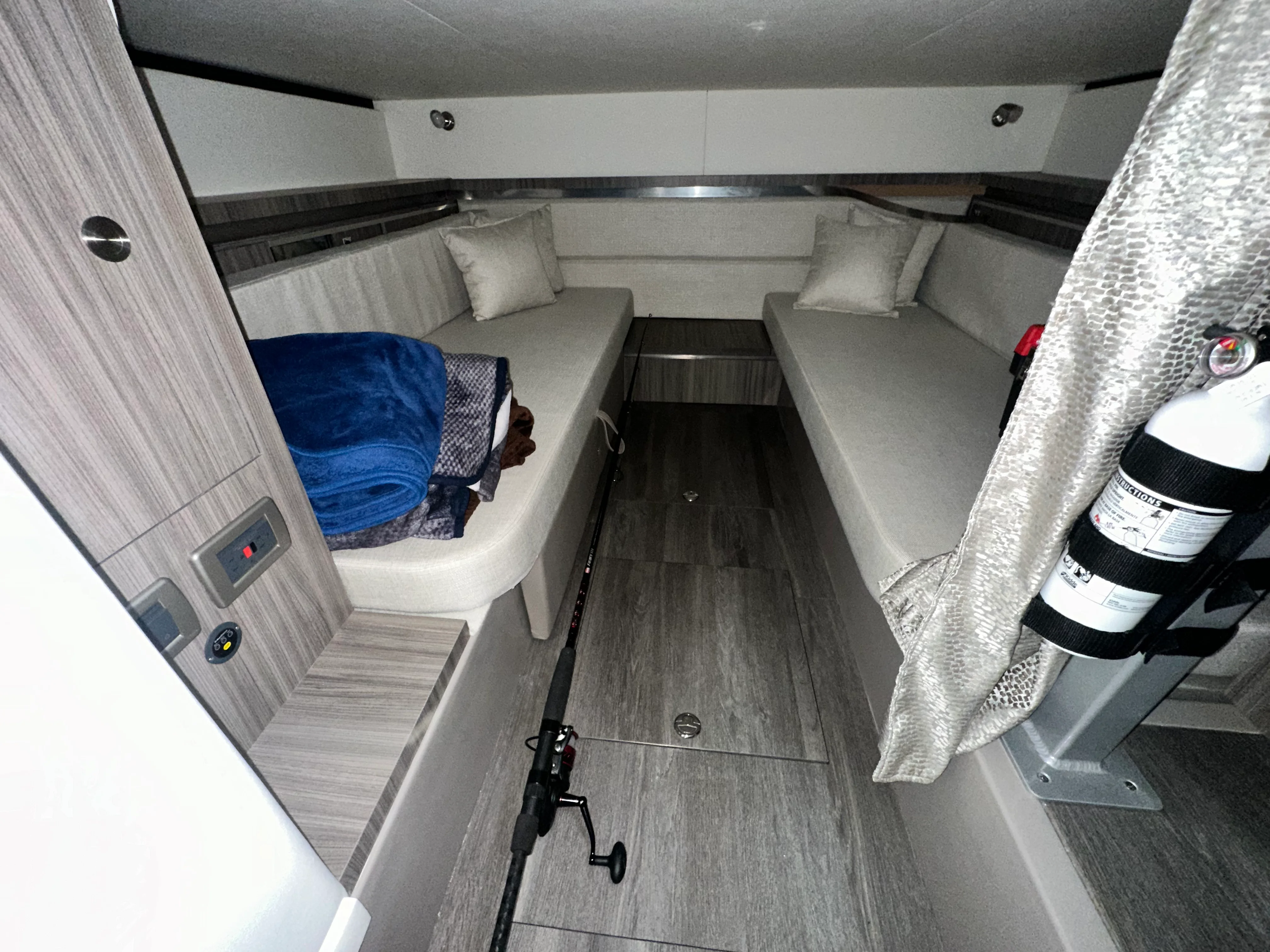 2024 Sea Ray 320 SUNDANCER OUTBOARD Image Thumbnail #16