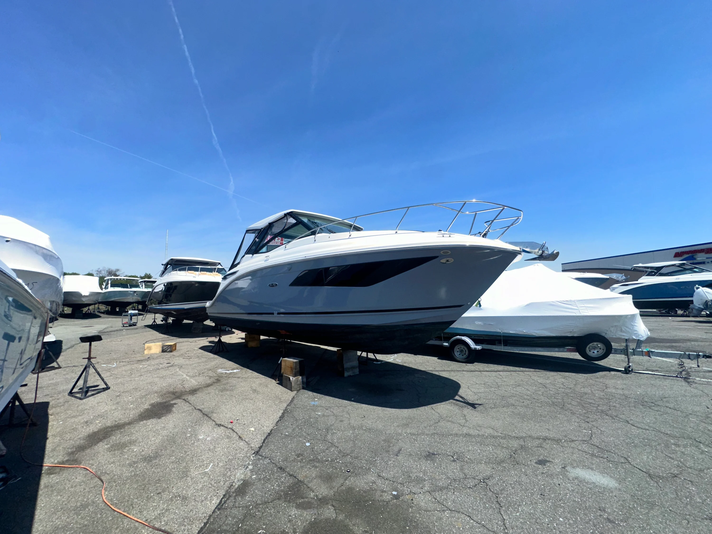 2024 Sea Ray 320 SUNDANCER OUTBOARD Image Thumbnail #0