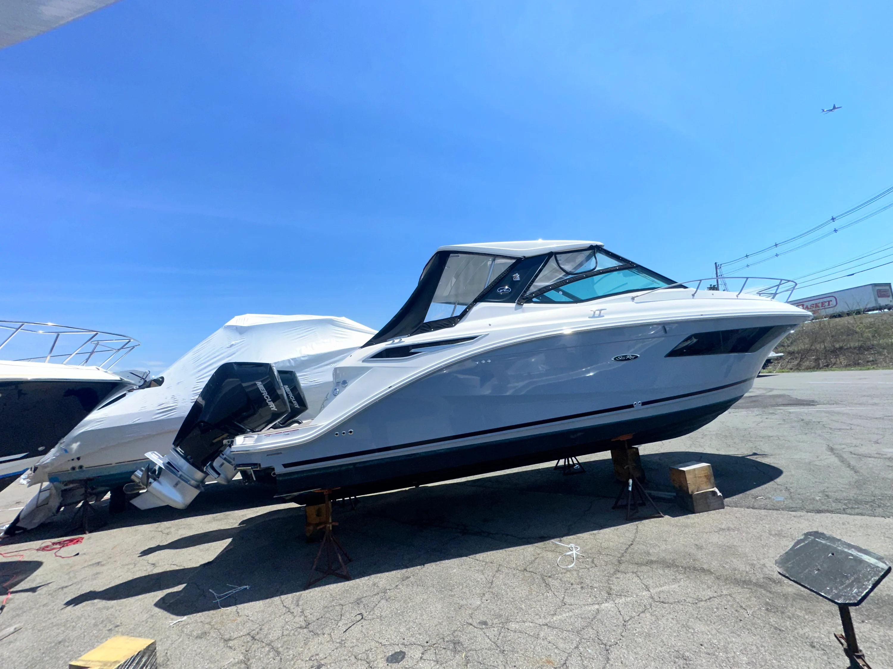 2024 Sea Ray 320 SUNDANCER OUTBOARD Image Thumbnail #1