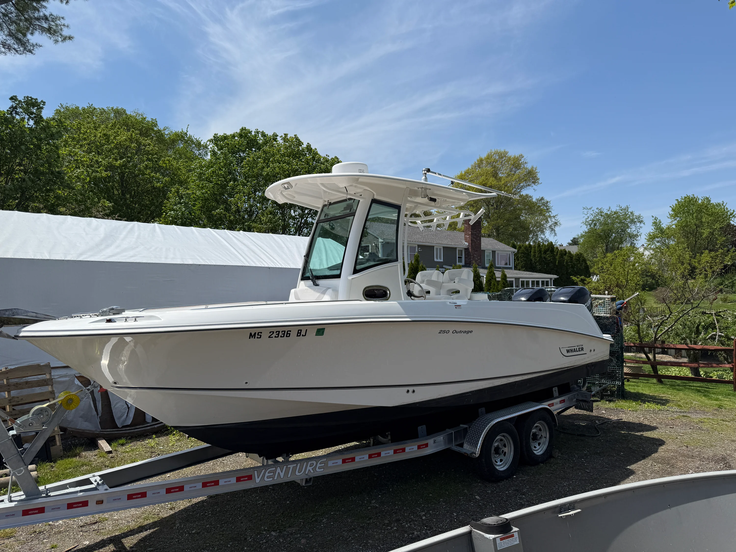2010 Boston Whaler 250 OUTRAGE Image Thumbnail #2