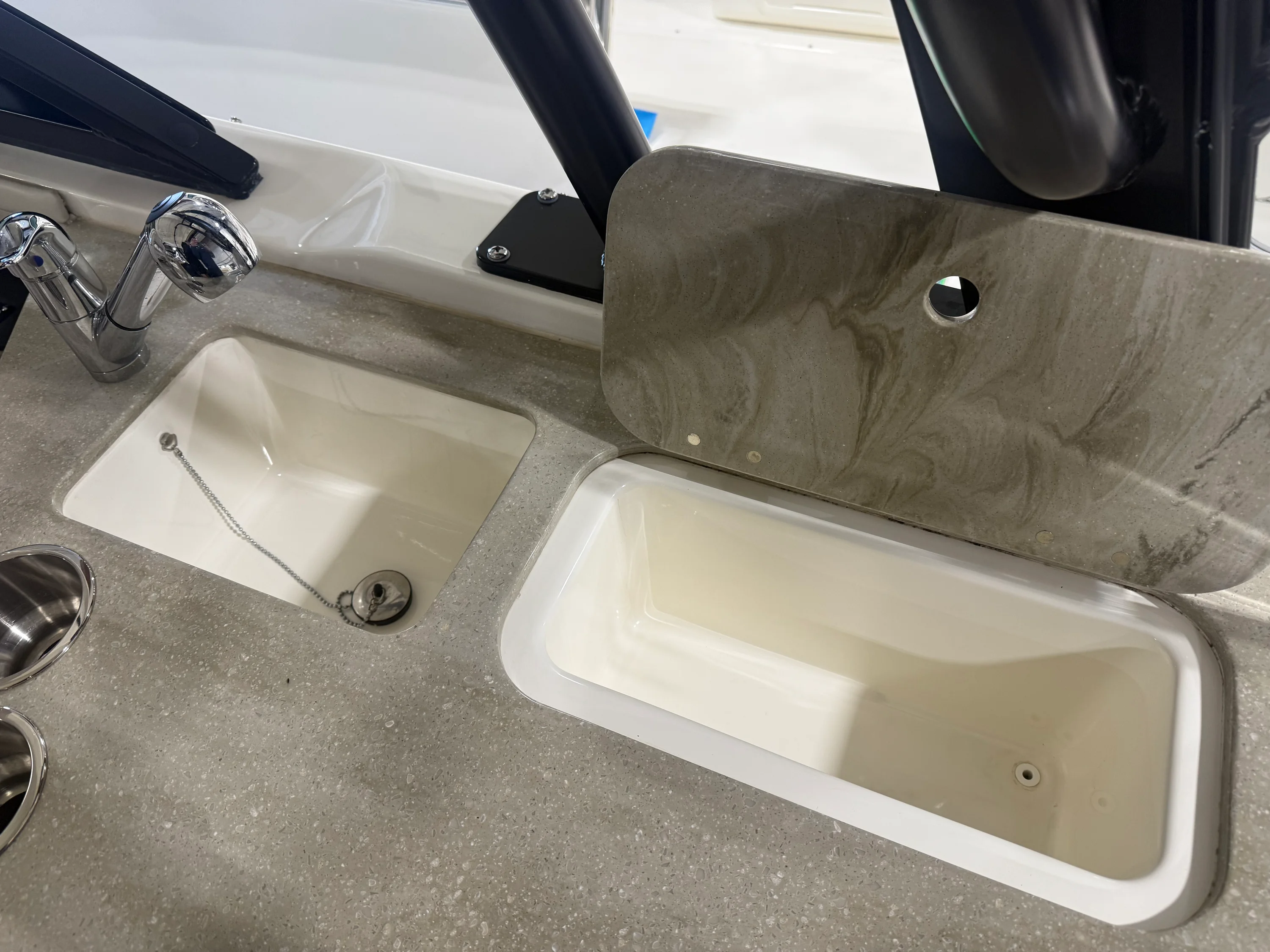 2022 Boston Whaler 320 VANTAGE Image Thumbnail #47
