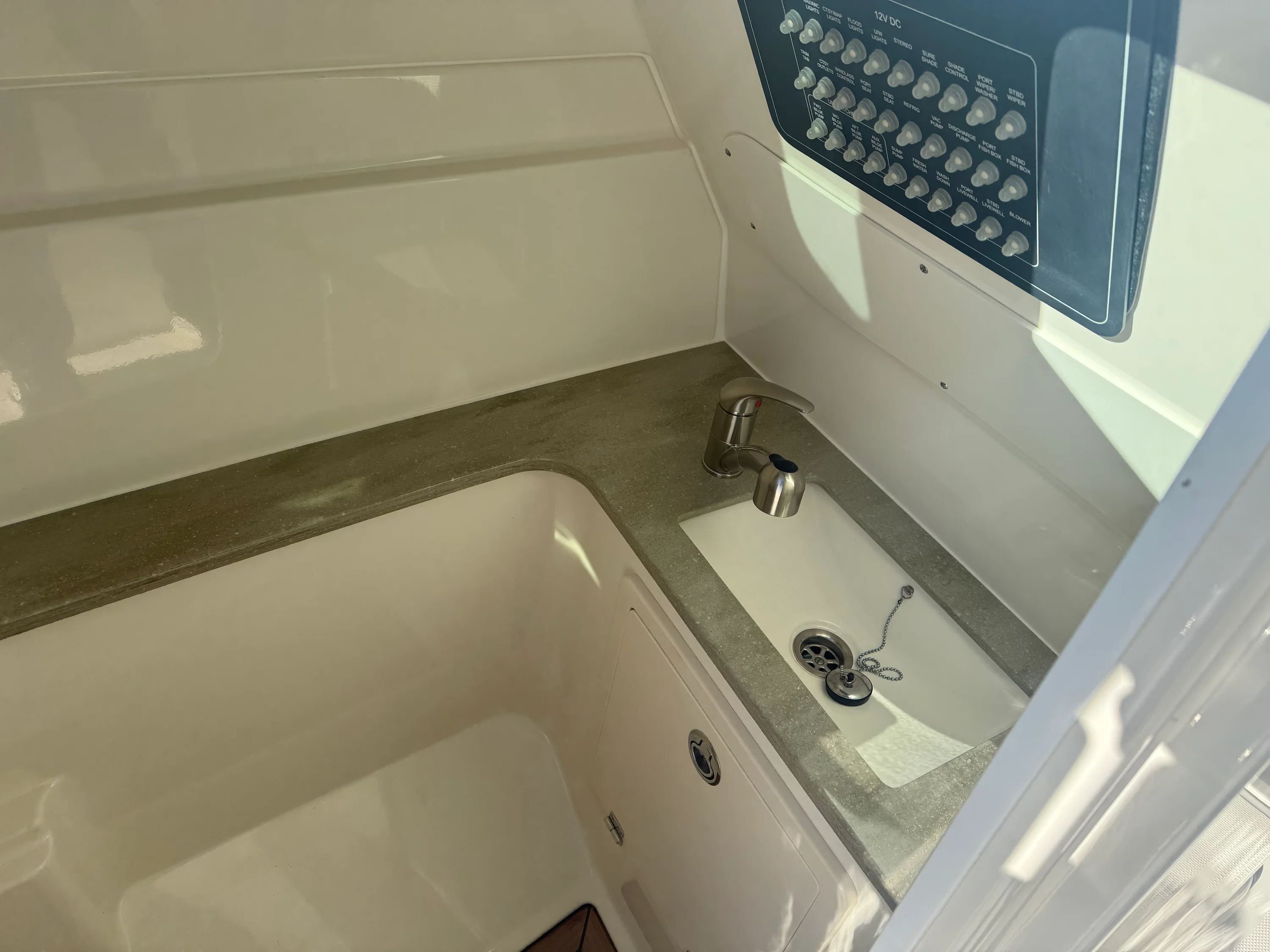 2022 Boston Whaler 320 VANTAGE Image Thumbnail #79