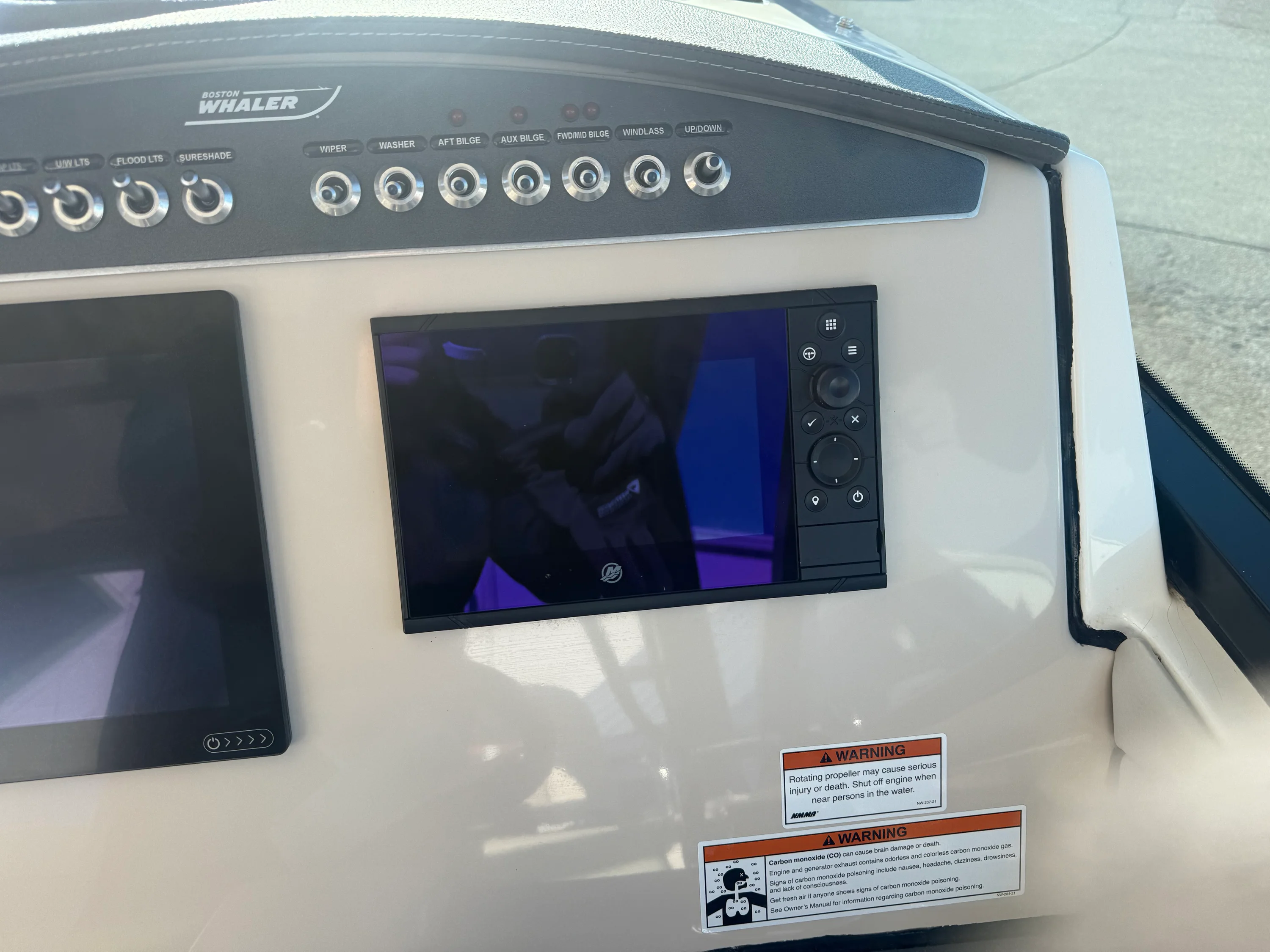 2022 Boston Whaler 320 VANTAGE Image Thumbnail #55