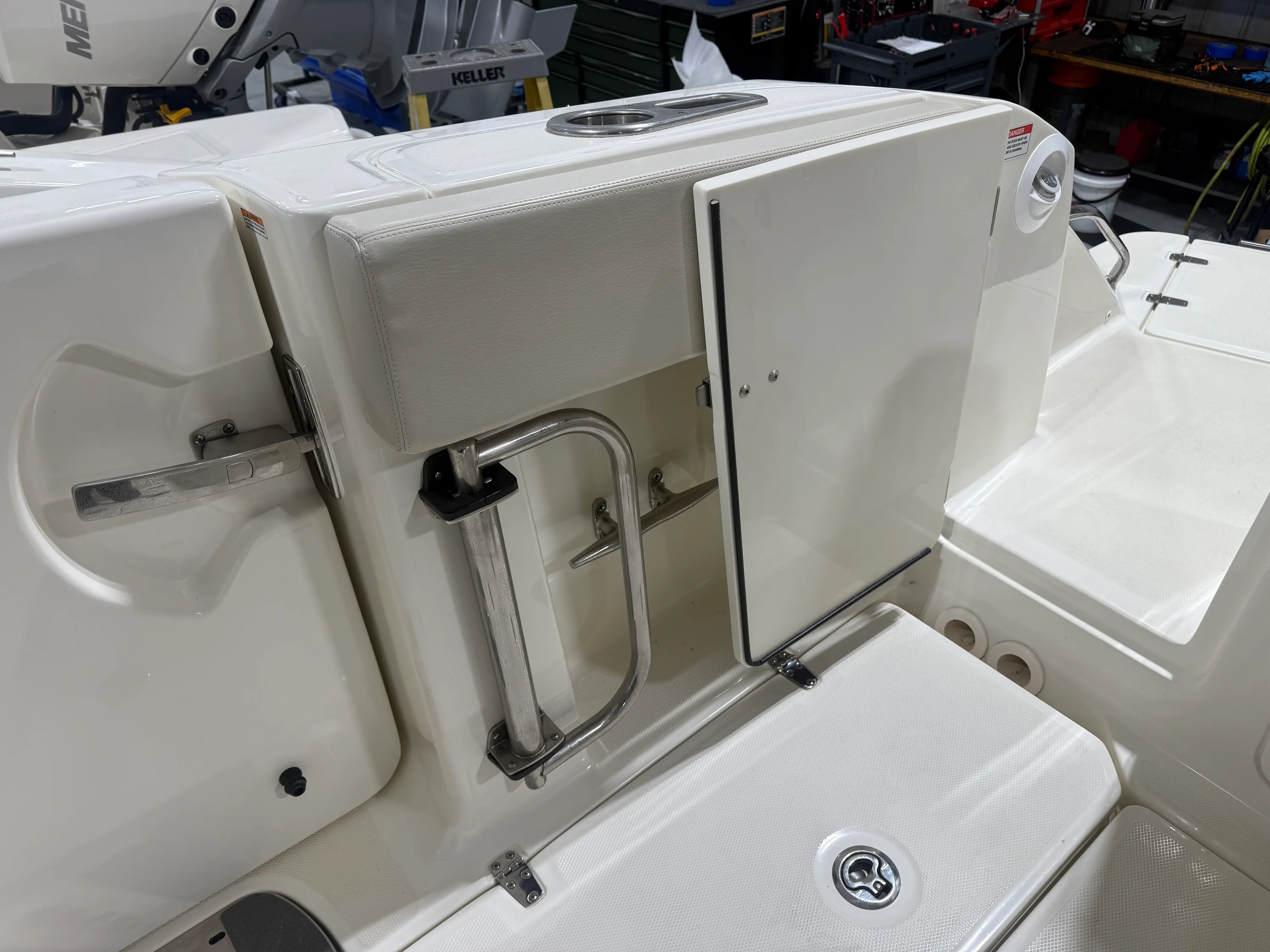2022 Boston Whaler 320 VANTAGE Image Thumbnail #21