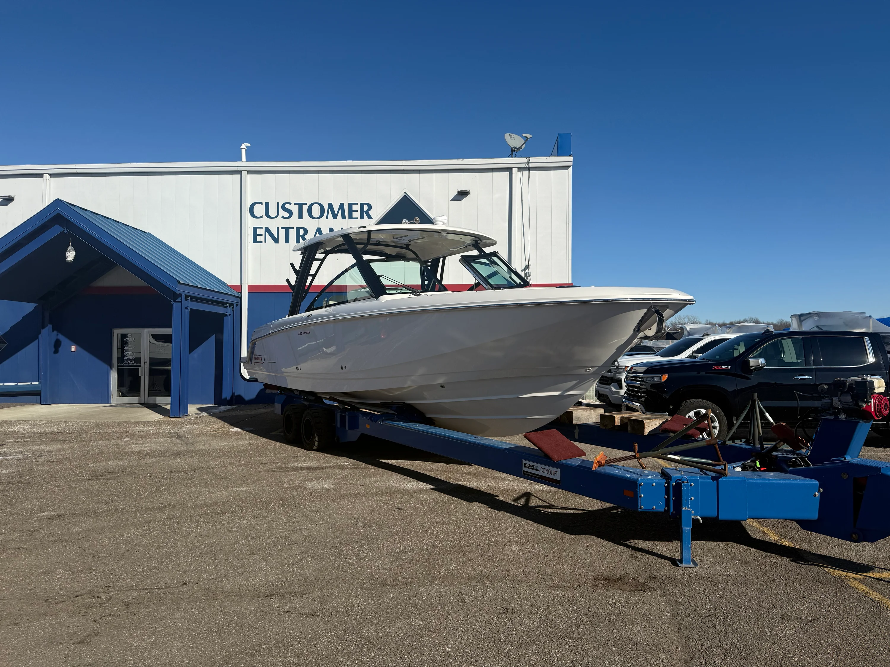 2022 Boston Whaler 320 VANTAGE Image Thumbnail #2