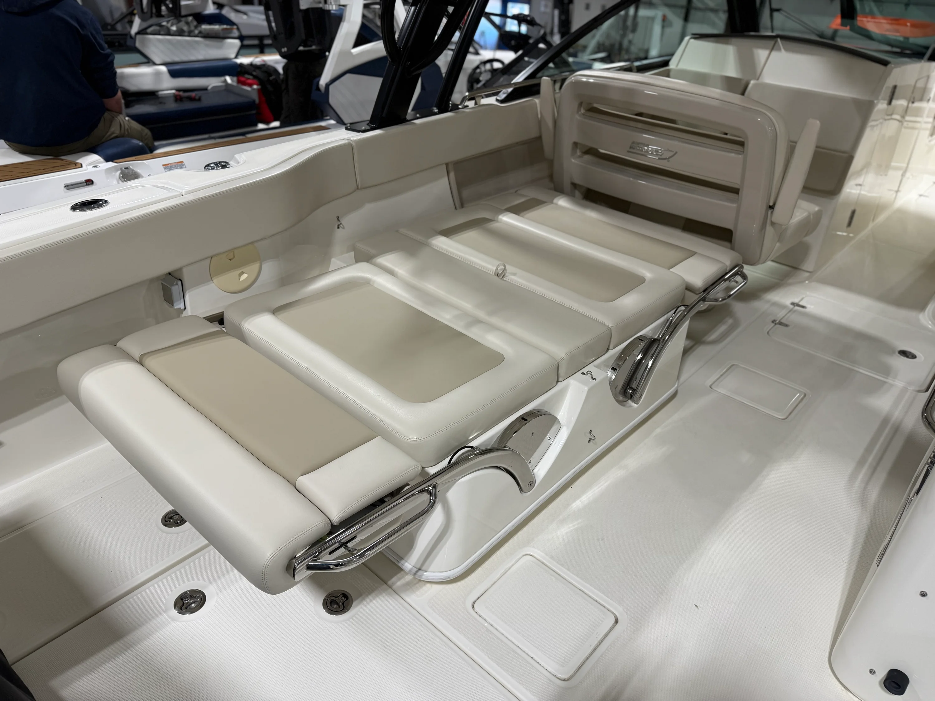 2022 Boston Whaler 320 VANTAGE Image Thumbnail #34