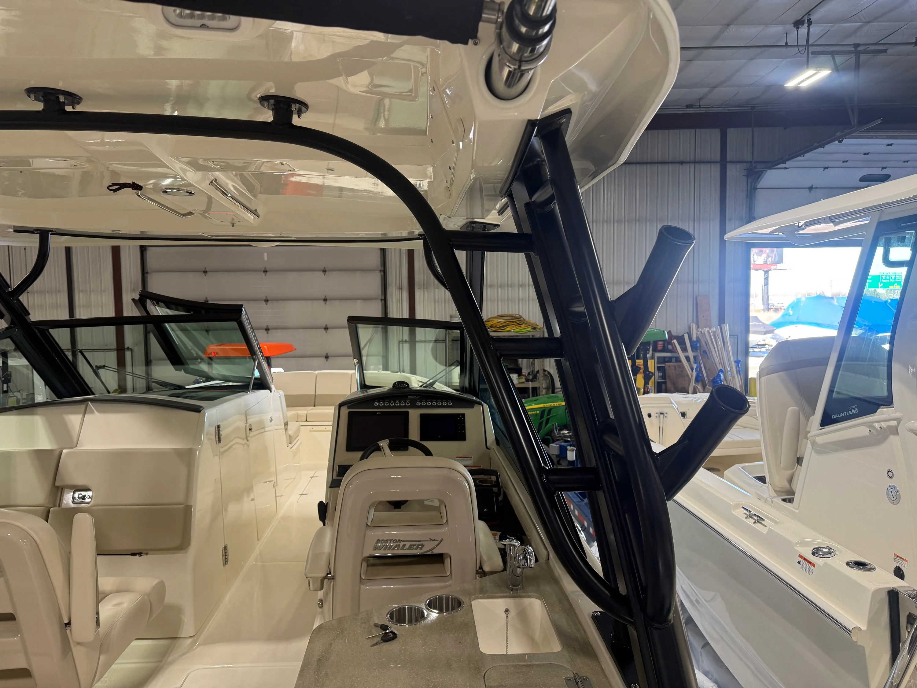 2022 Boston Whaler 320 VANTAGE Image Thumbnail #16